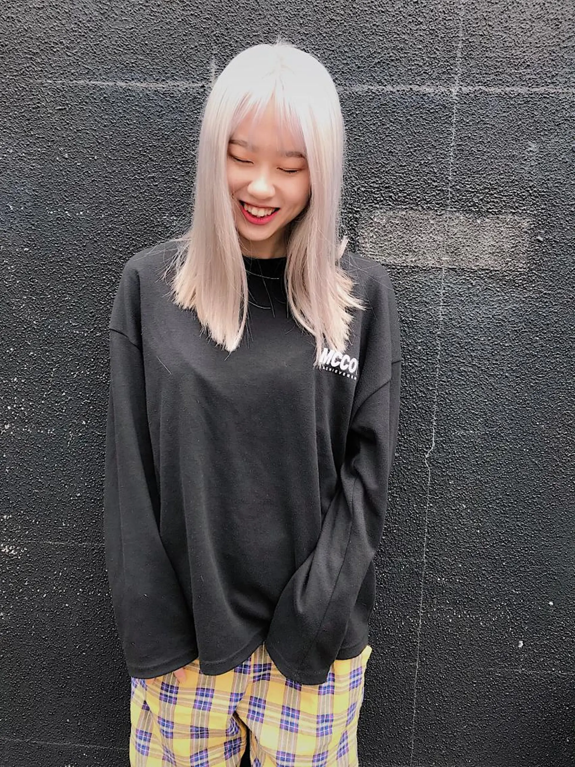 セミロング カラー ブルーカラー シルバー ヘアカラー VIRETTA 【ヴィレッタ】のヘアスタイル