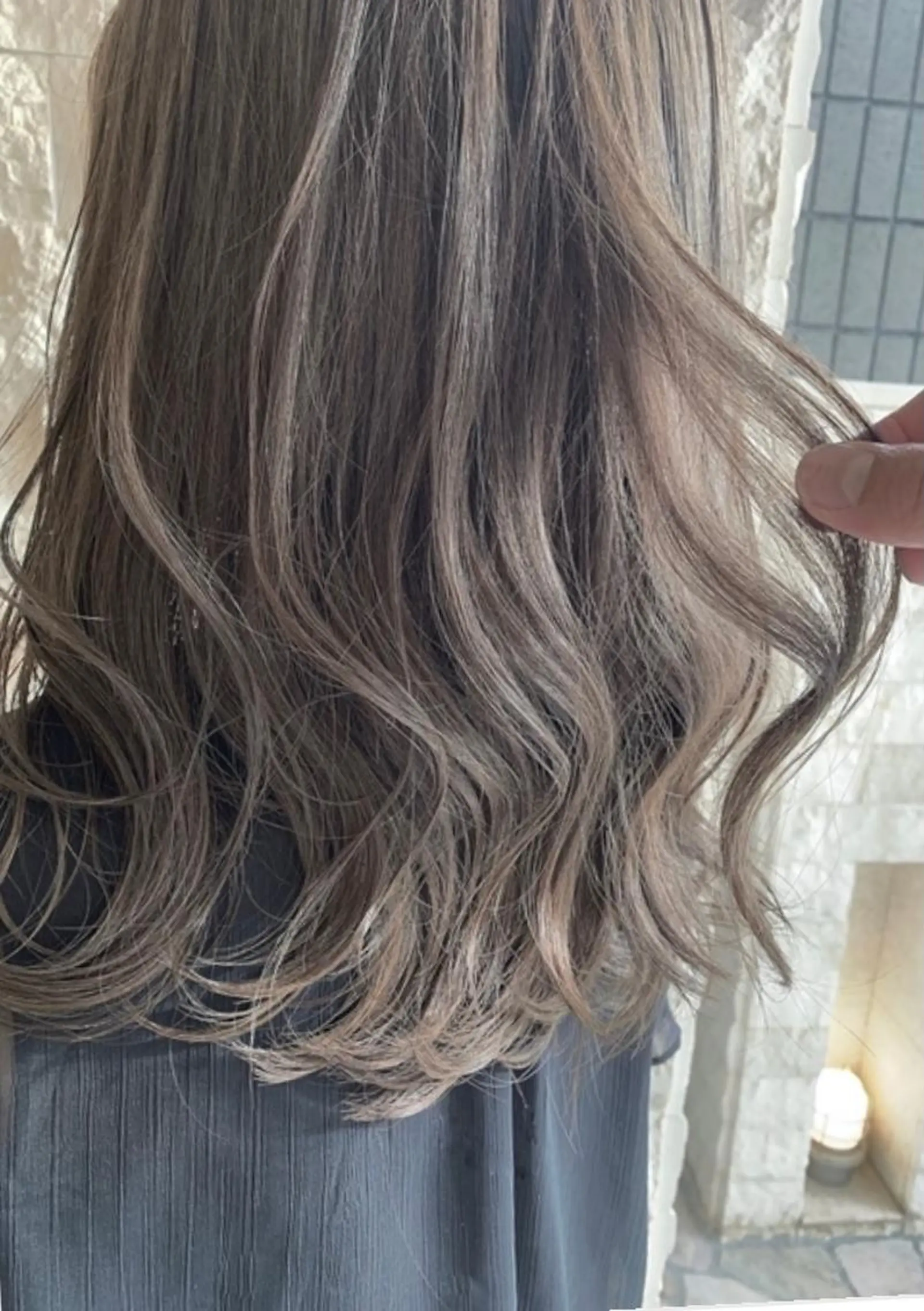 ロング ハイライト／艶カラー 大河シンジのヘアスタイル