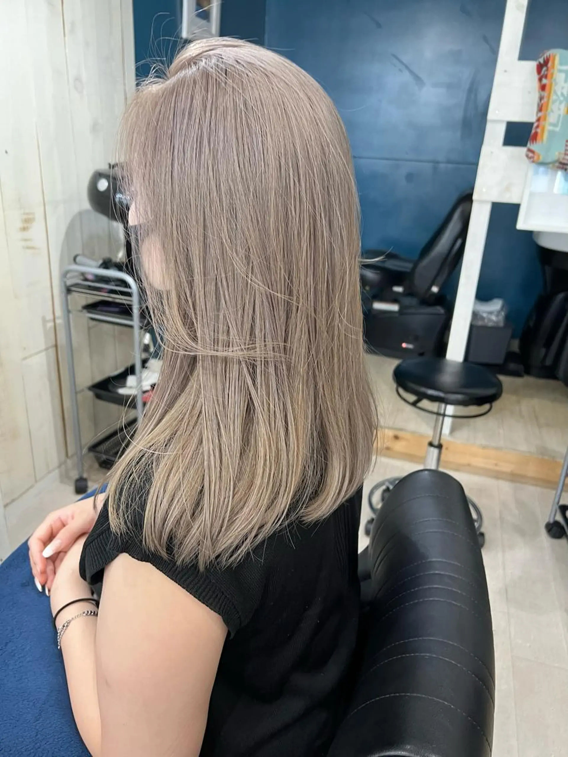 セミロング カラー ヘアカラー 鷺谷 玲奈のヘアスタイル