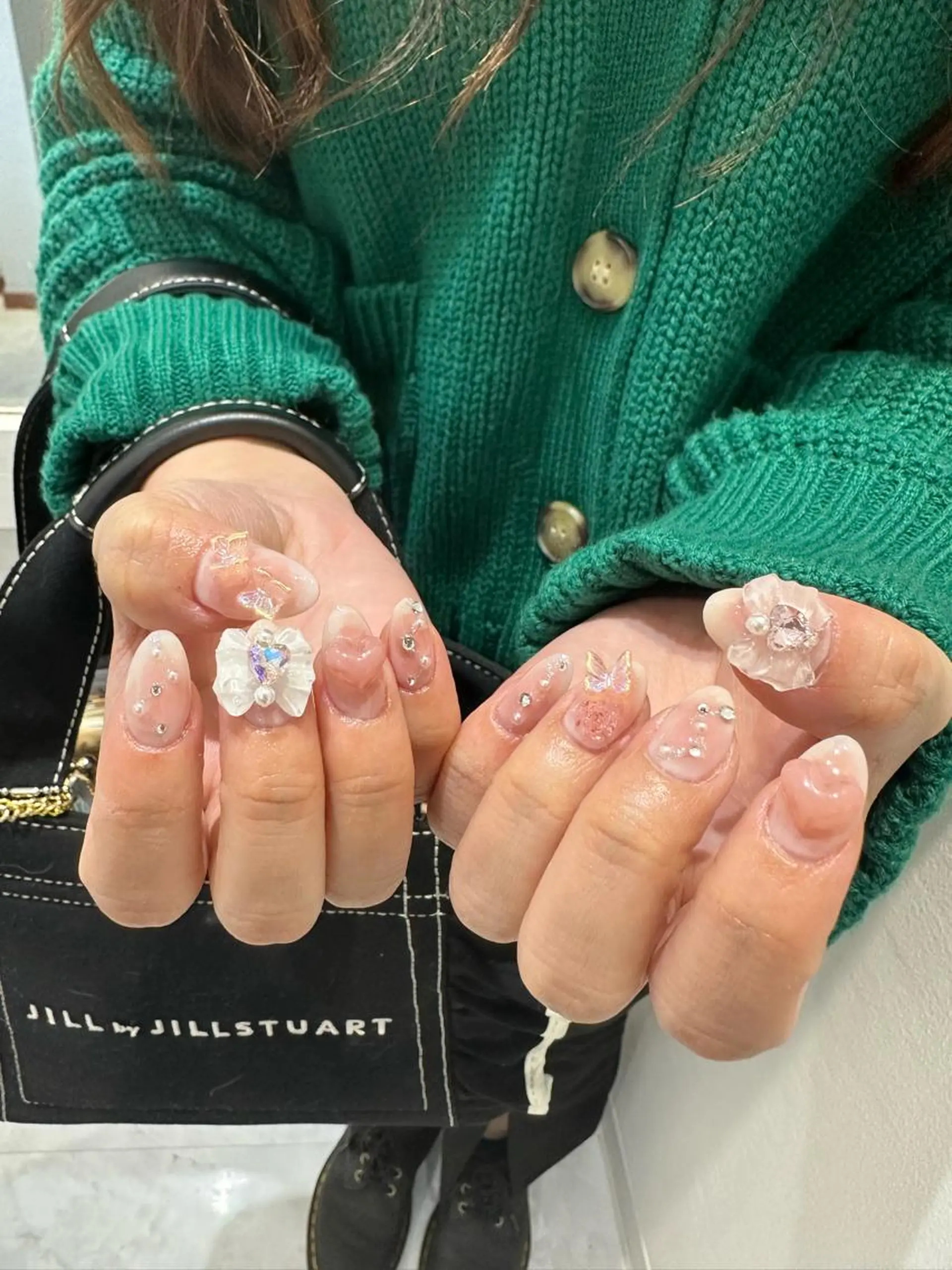 ネイル 個性派ネイル 🌼 ハルカ ♡の眉毛・アイブロウイメージ