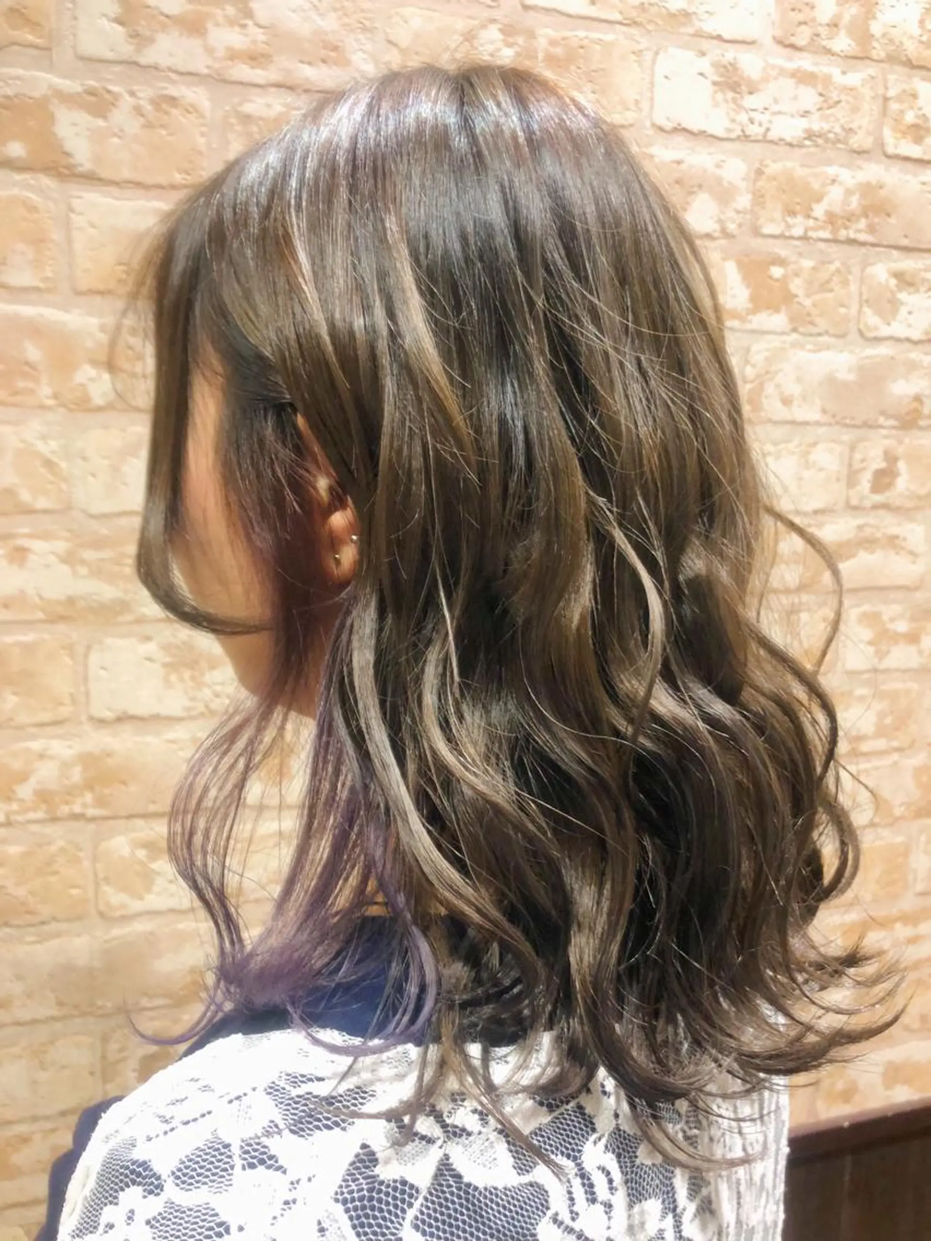 セミロング カラー インナーカラー 岩渕 由里香のヘアスタイル