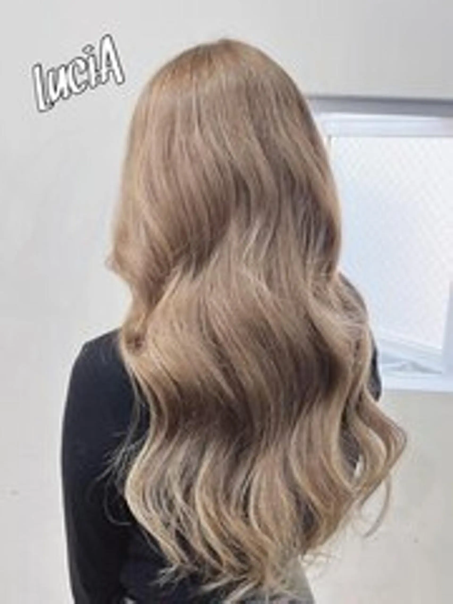 ロング ヘアアレンジ カラー シールエクステ 黒髪 ブリーチ ダブルカラー ハイトーンカラー LuciAエクステ カラー3000セラのヘアスタイル