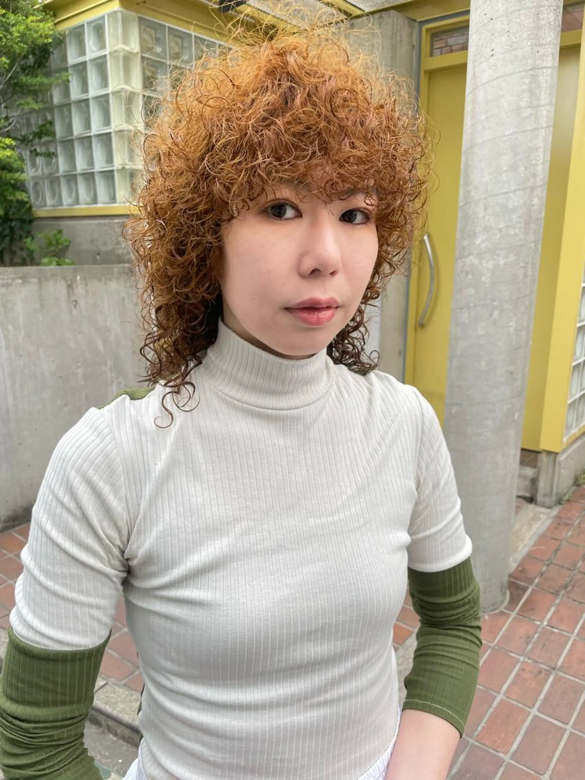 ミディアム カラー パーマ ミディアムパーマ ツイストスパイラルパーマ バレイヤージュ ブリーチ ケアブリーチ カット ヘアカラー パーマ スパイラルパーマ 🌐hina⭐️のヘアスタイル