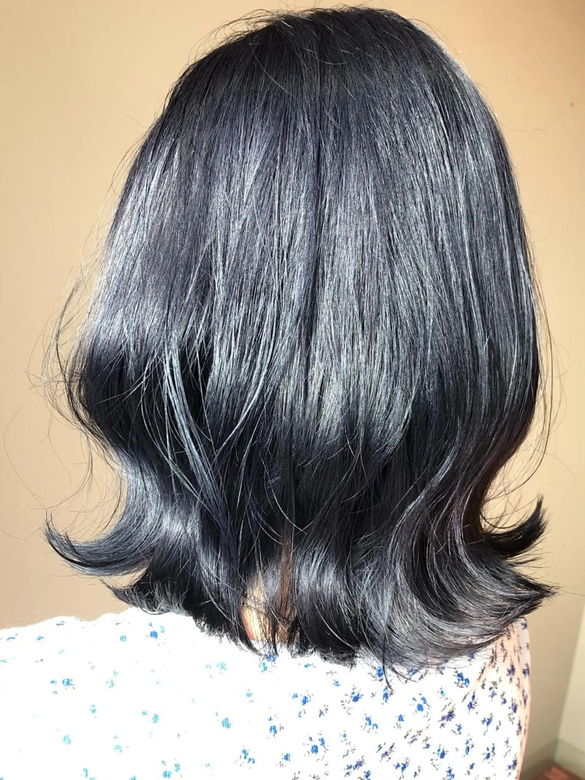 カラー 黒髪 ブリーチ ブルーカラー ブルーブラック ダブルカラー OJIMA YUKAのヘアスタイル