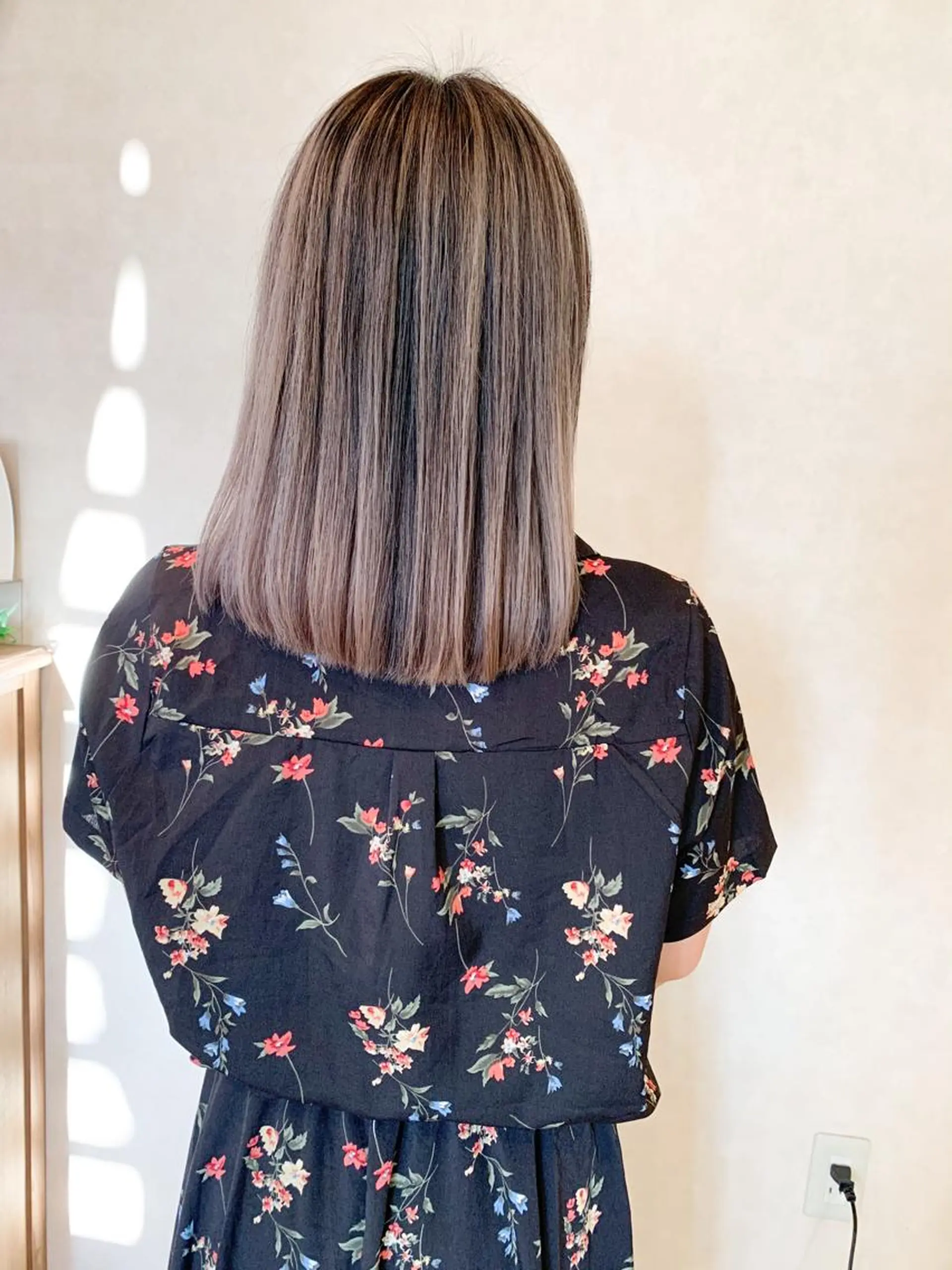 ミディアム Lit.豊橋 夏目のヘアスタイル