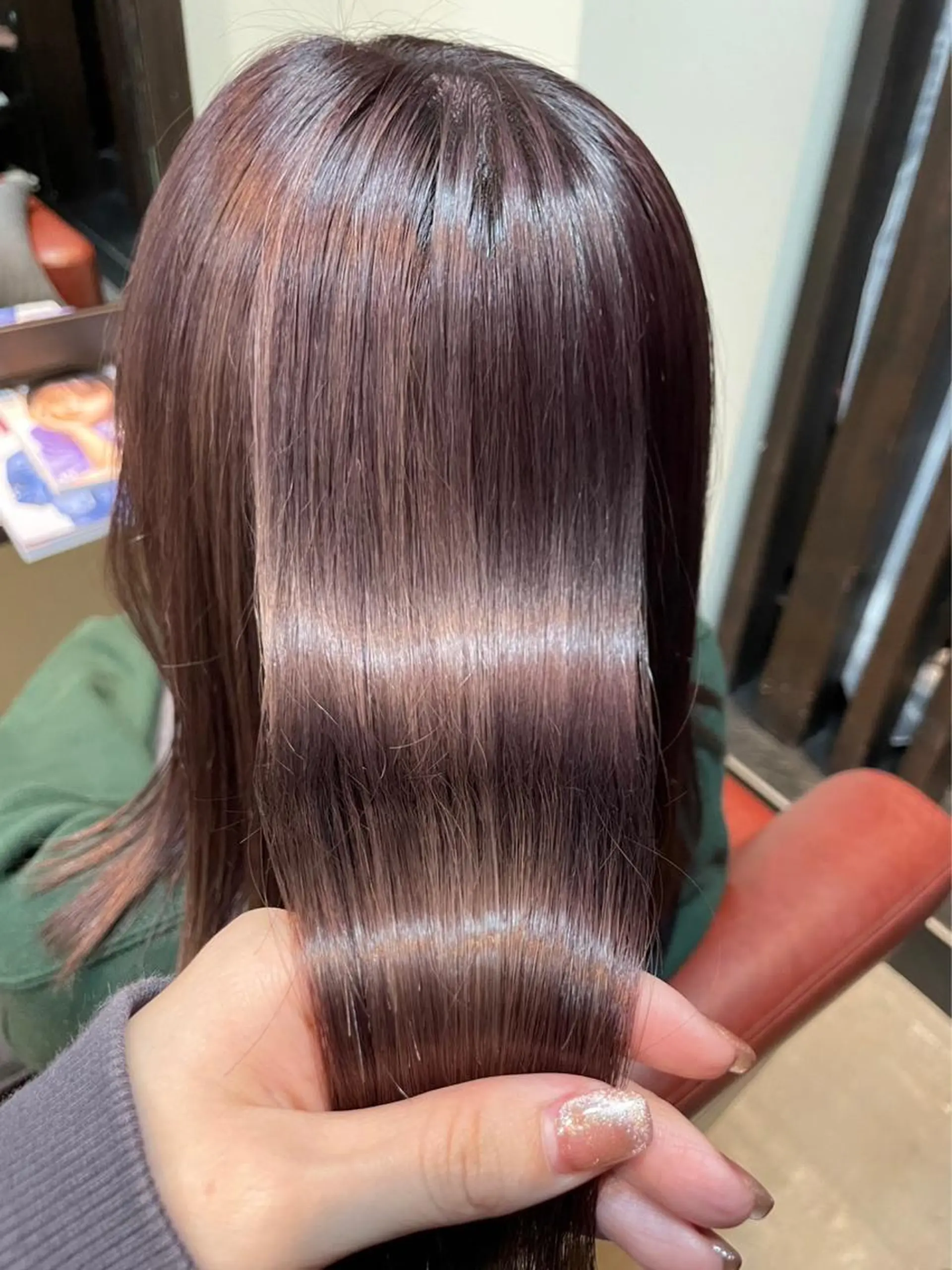 ミディアム 水谷 菜央のヘアスタイル