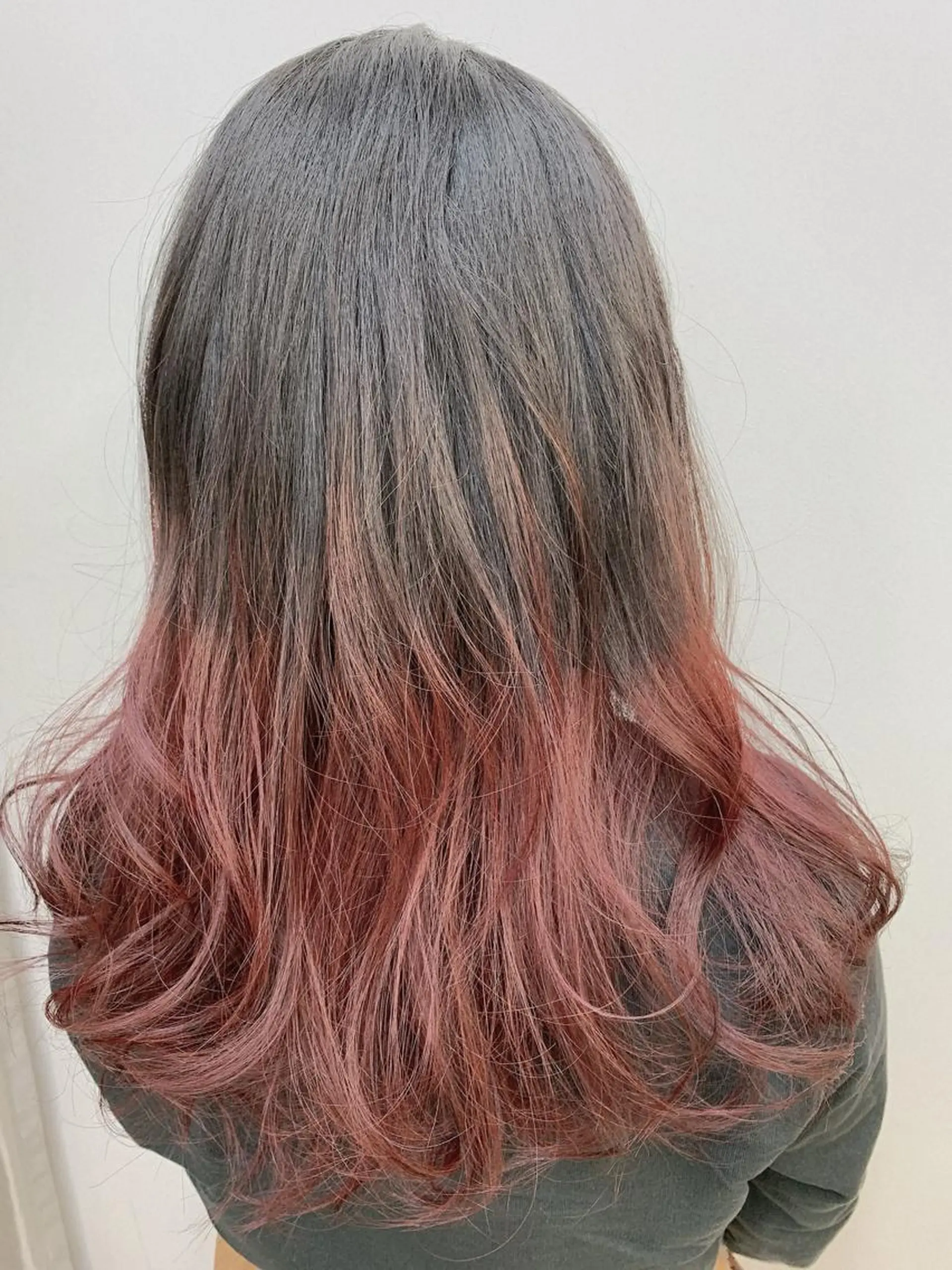 ロング カラー グラデーションカラー レッドカラー Gemini代表 Maedaのヘアスタイル