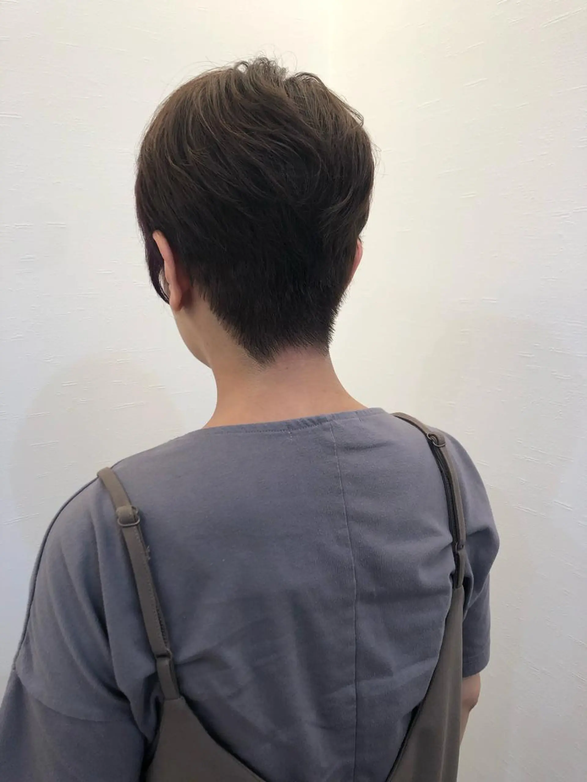 ショート ツノガイ エリのヘアスタイル