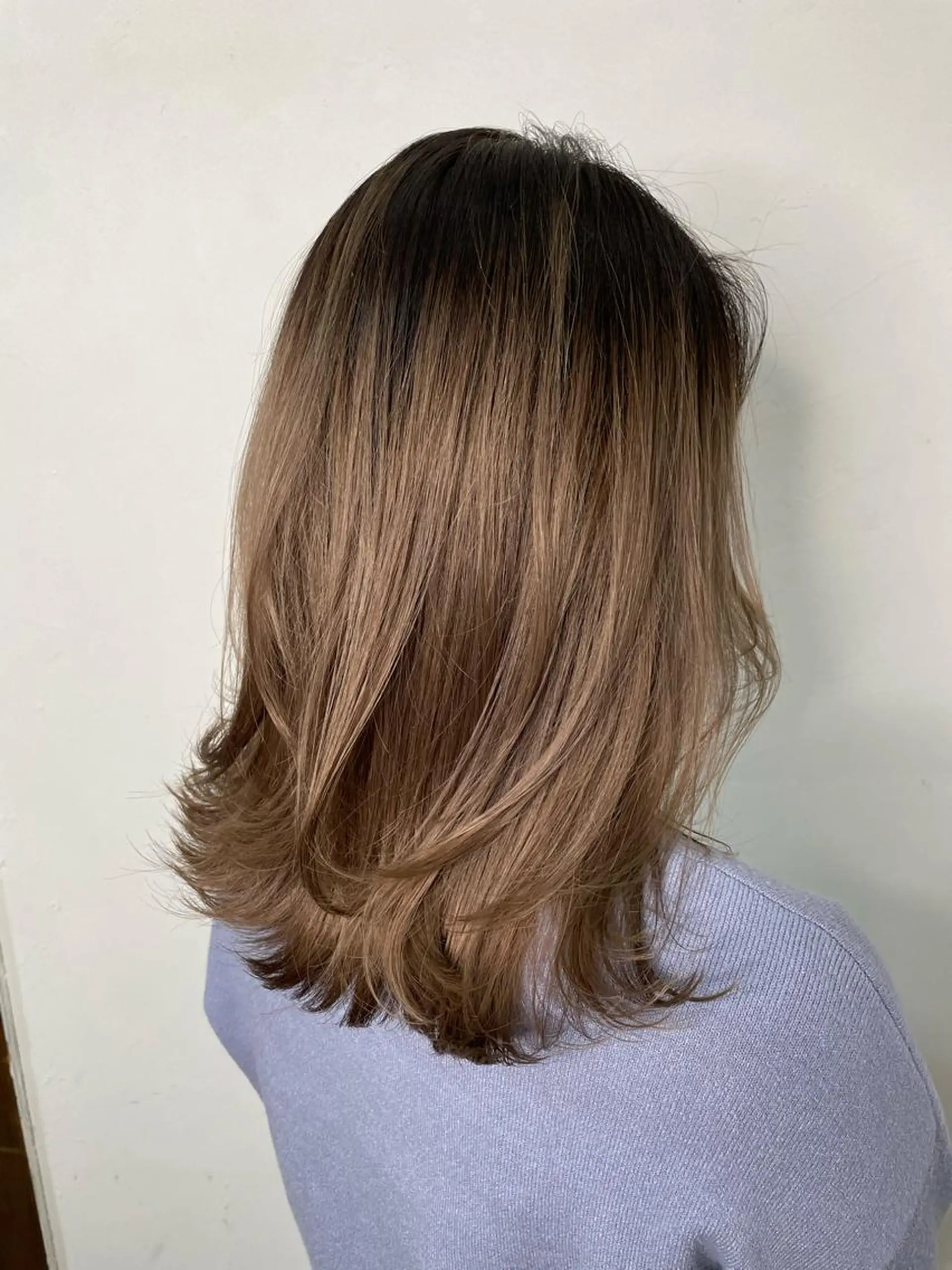 セミロング カラー レイヤーカット ヘアカラー トリートメント 安田 蓮のヘアスタイル