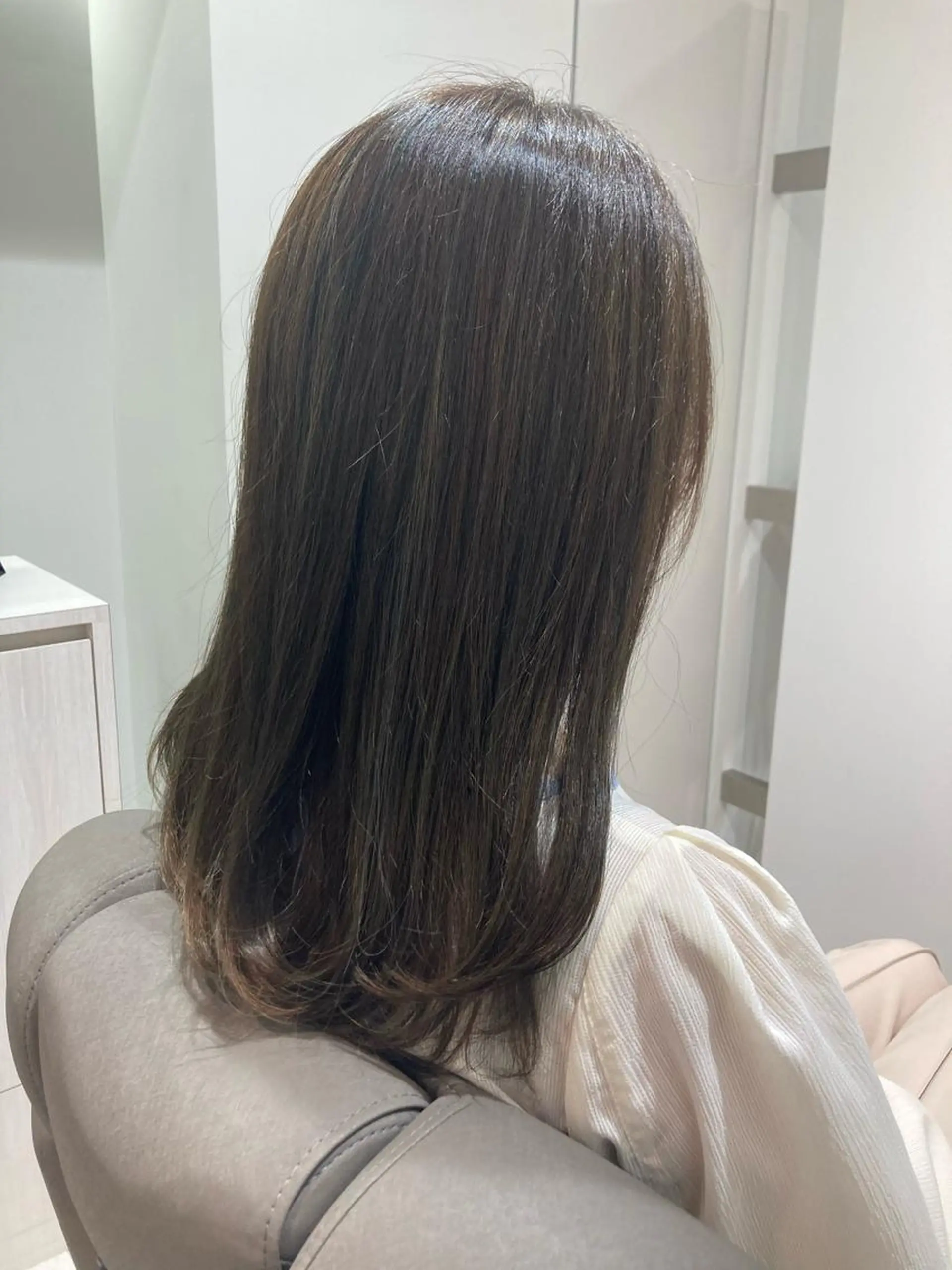ミディアム ハイライト 白土 さくらのヘアスタイル