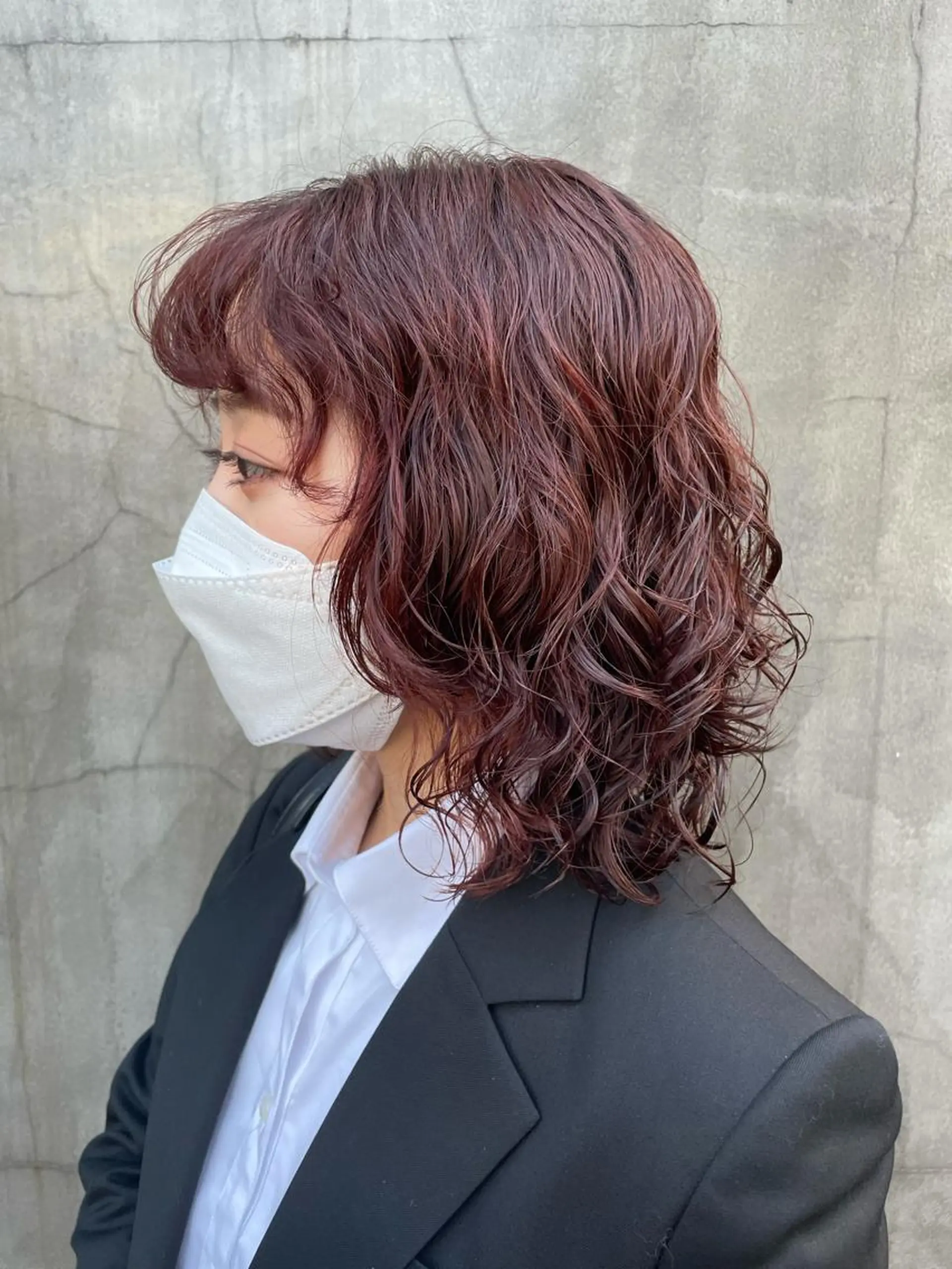 ミディアム カラー パーマ ヘアアレンジ ミディアムパーマ ハイレイヤー レイヤーカット カット ヘアカラー トリートメント 髪質改善カラー&TR 縮毛矯正/弱酸性矯正のヘアスタイル