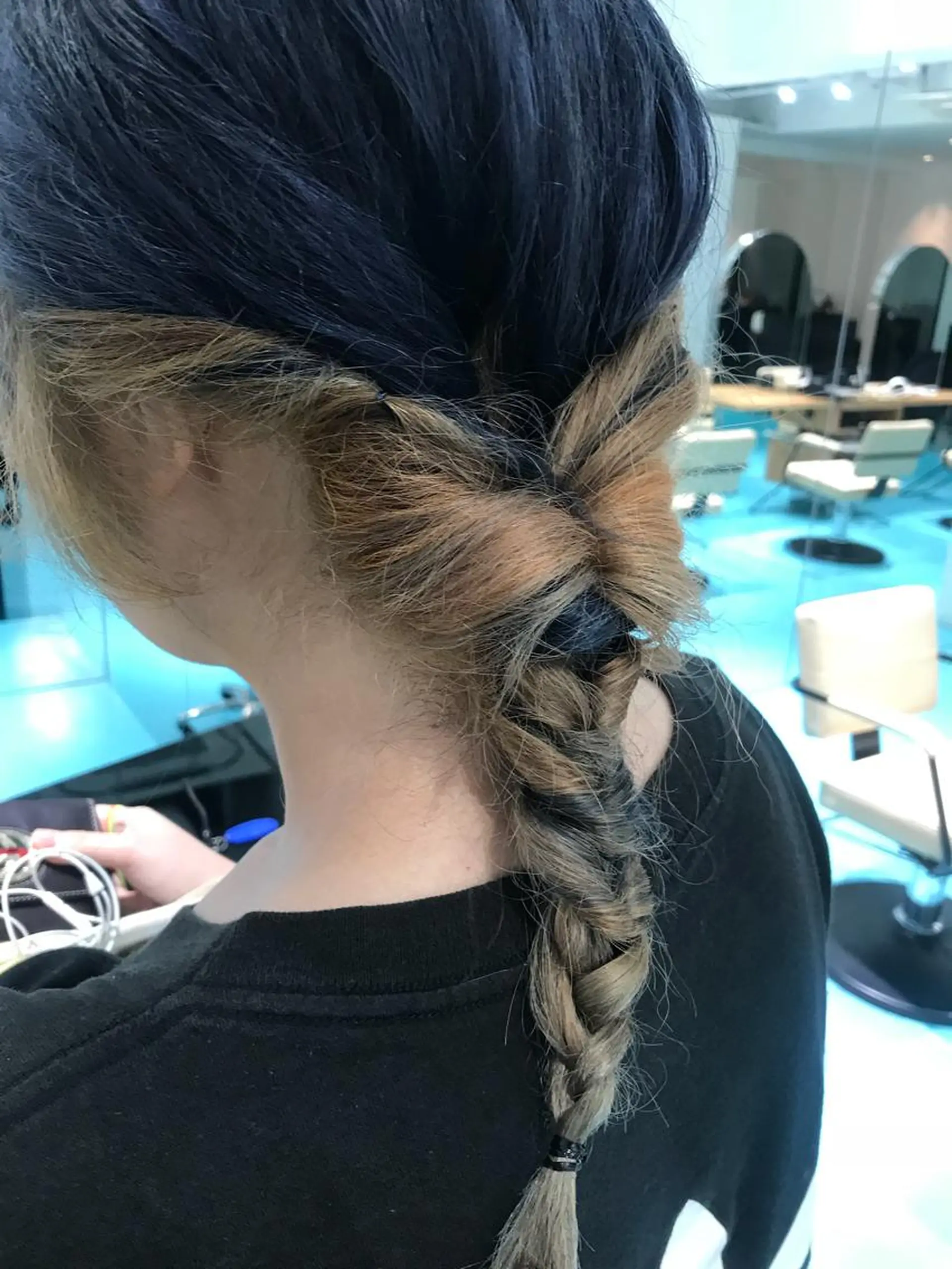 カラー デザインカラー ネイビーカラー ヘアカラー トリートメント 💓パーマ，💗 レイヤーカットのヘアスタイル