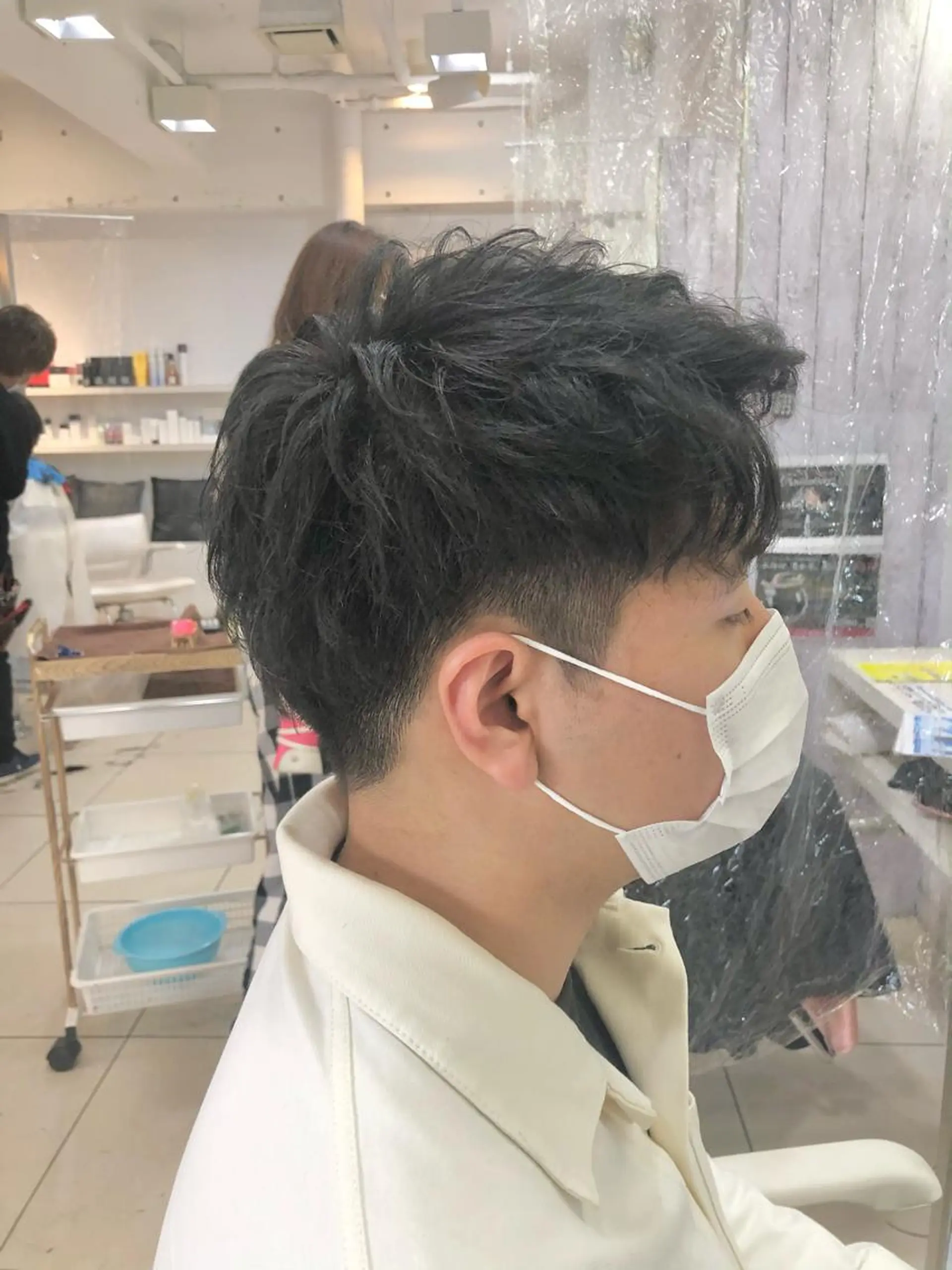 ショート パーマ メンズ メンズバレイヤージュ メンズブリーチ メンズハイライト メンズインナーカラー ハイライト 髪質改善× 白髪ぼかし溝江のヘアスタイル