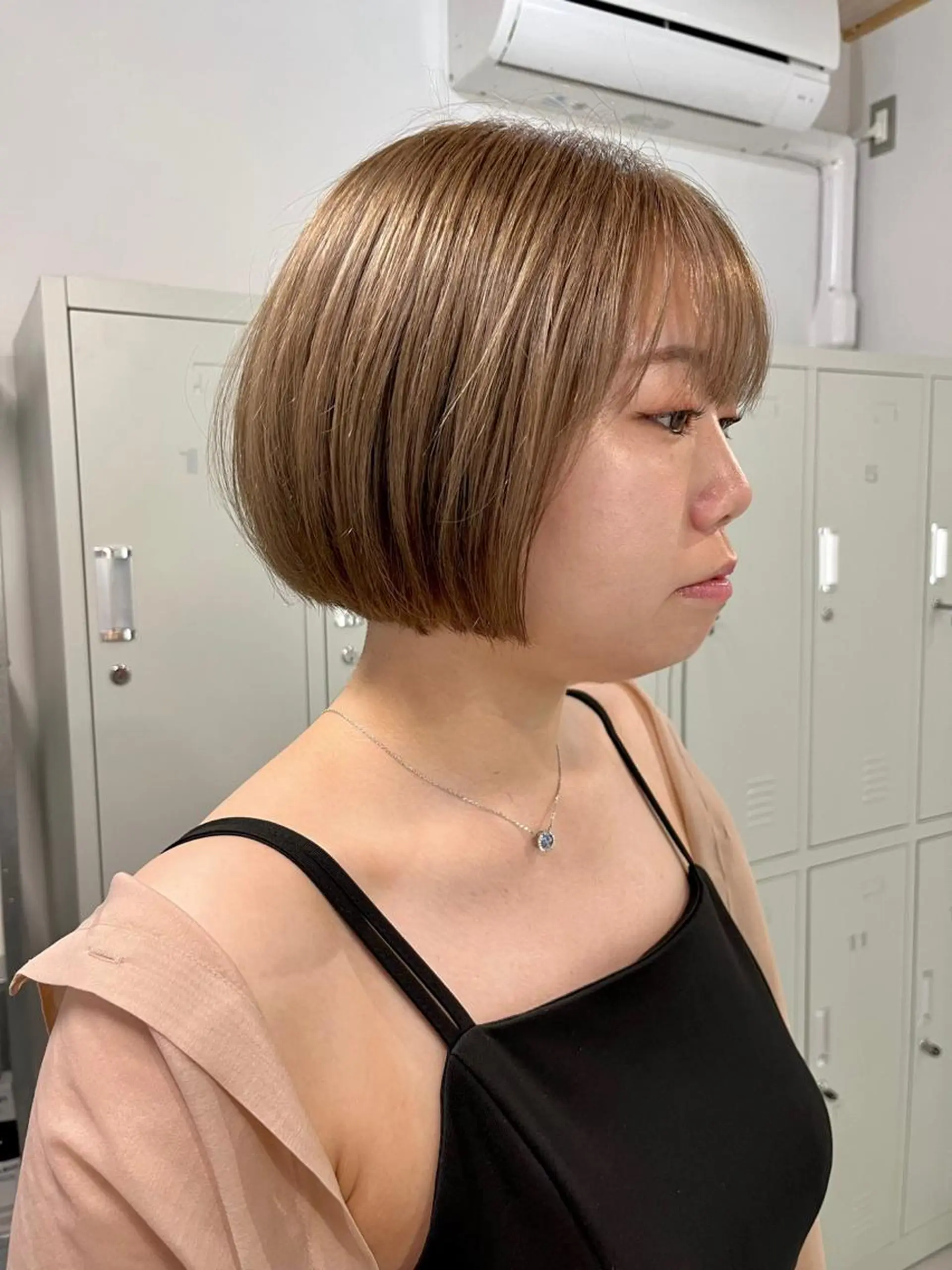 ショート カラー ベージュカラー ブリーチ カット ヘアカラー トリートメント ブリーチなしカラー ダブルカラーエクステのヘアスタイル
