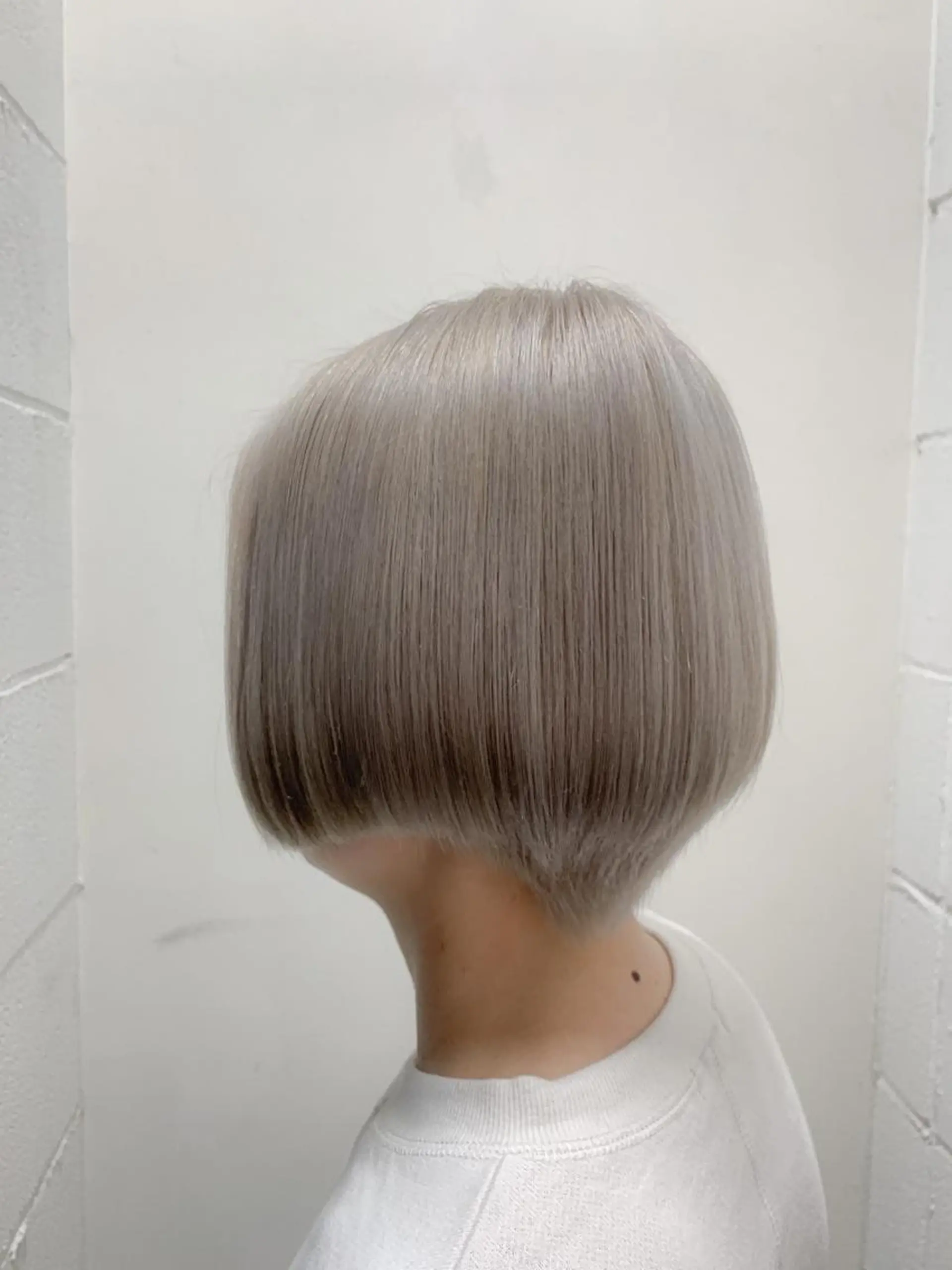 セミロング カラー ヘアアレンジ ブリーチ ブロンド ケアブリーチ ホワイトブロンド ヘアカラー トリートメント THE./ブリーチ 透感カラー/髪質改善のヘアスタイル