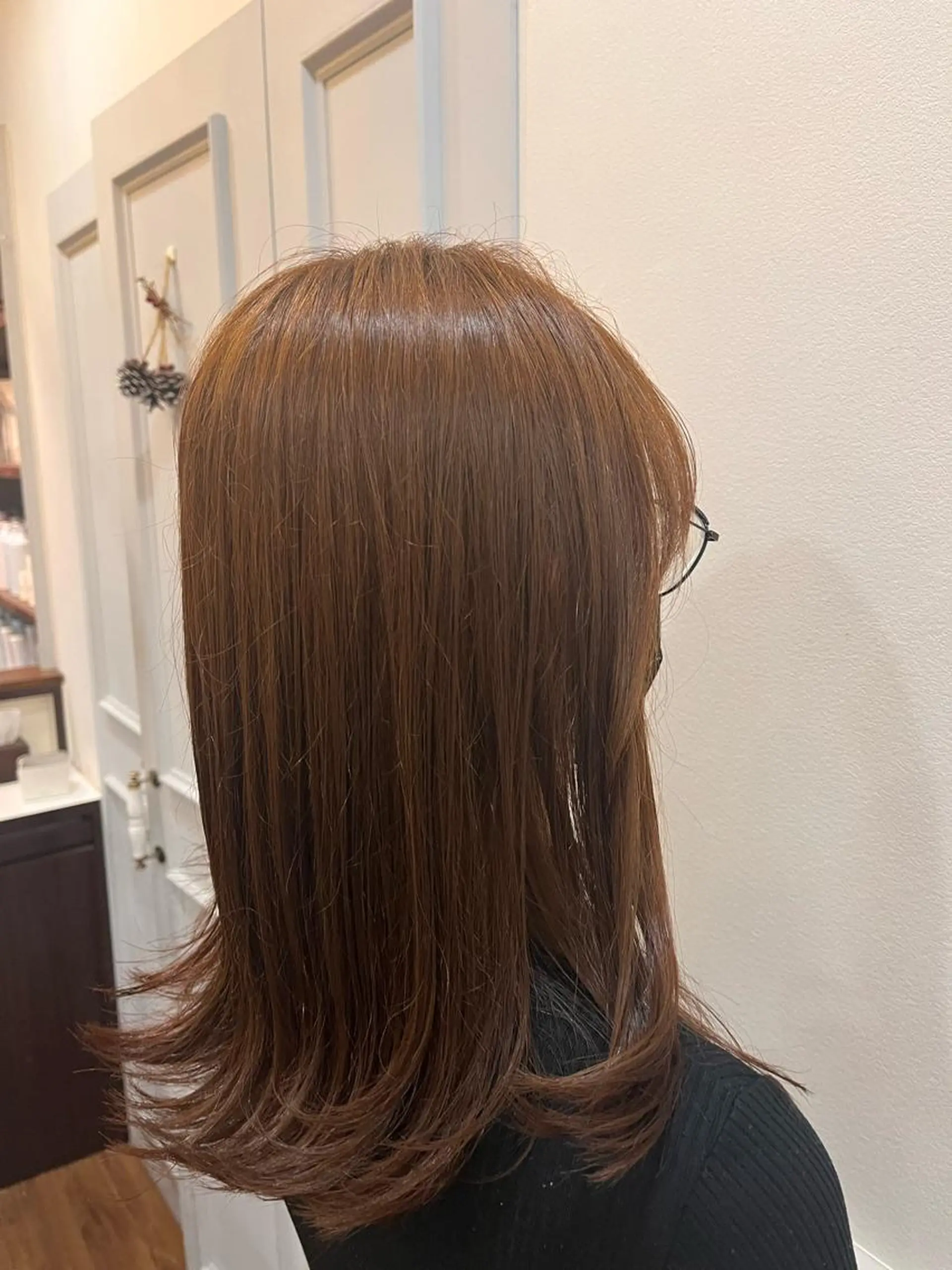 セミロング カラー よしだ しおりのヘアスタイル