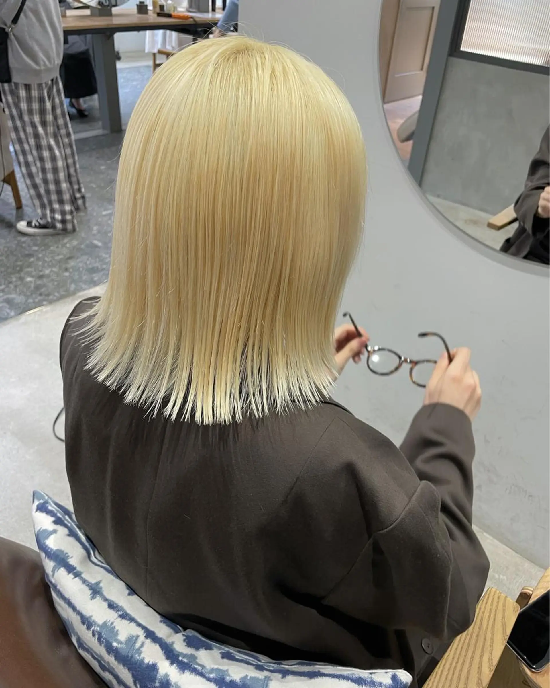 ミディアム カラー 抜きっぱなしブロンド ブロンド 五十嵐 雄毅のヘアスタイル