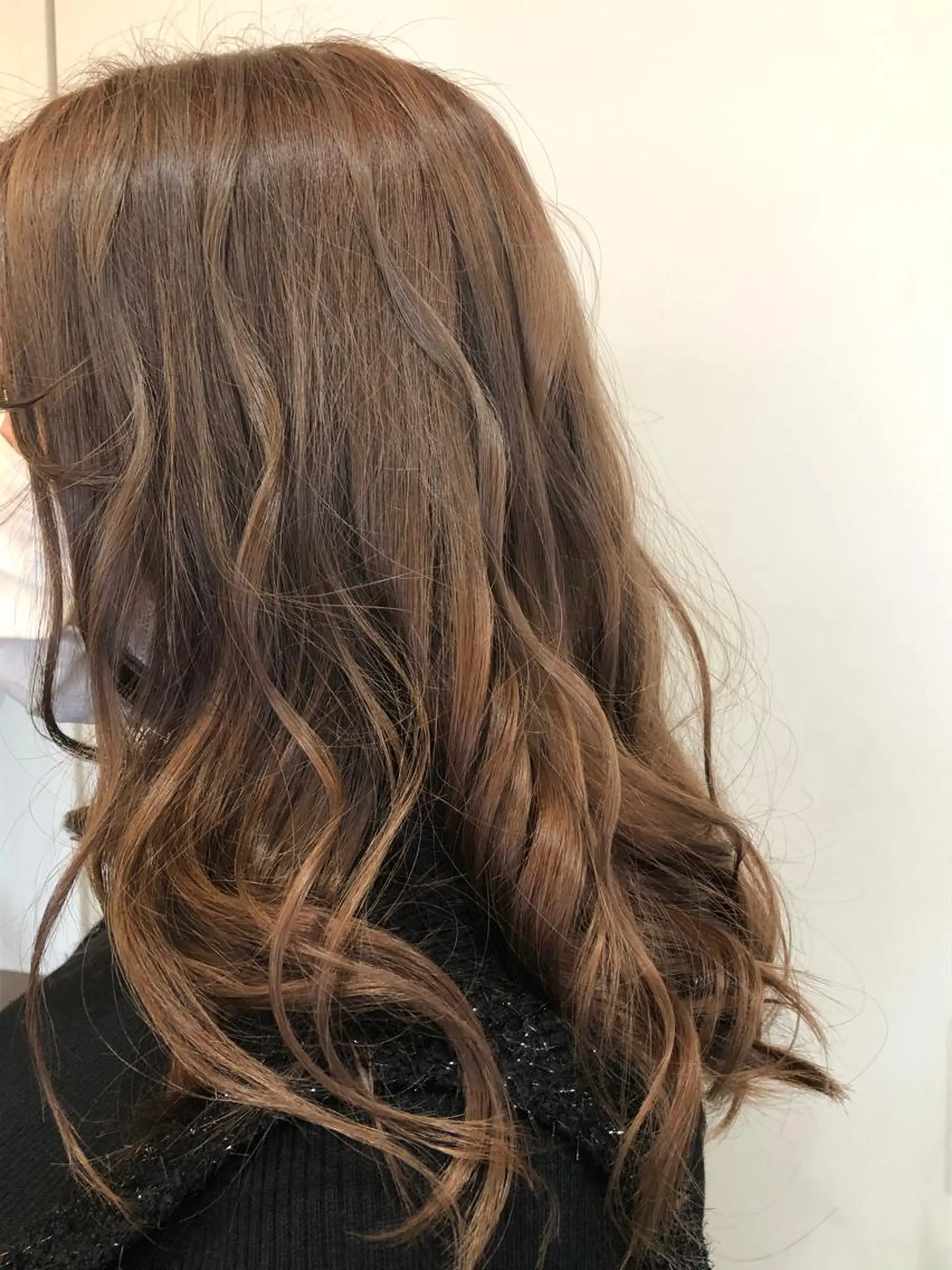 セミロング カラー 平川 かなこのヘアスタイル
