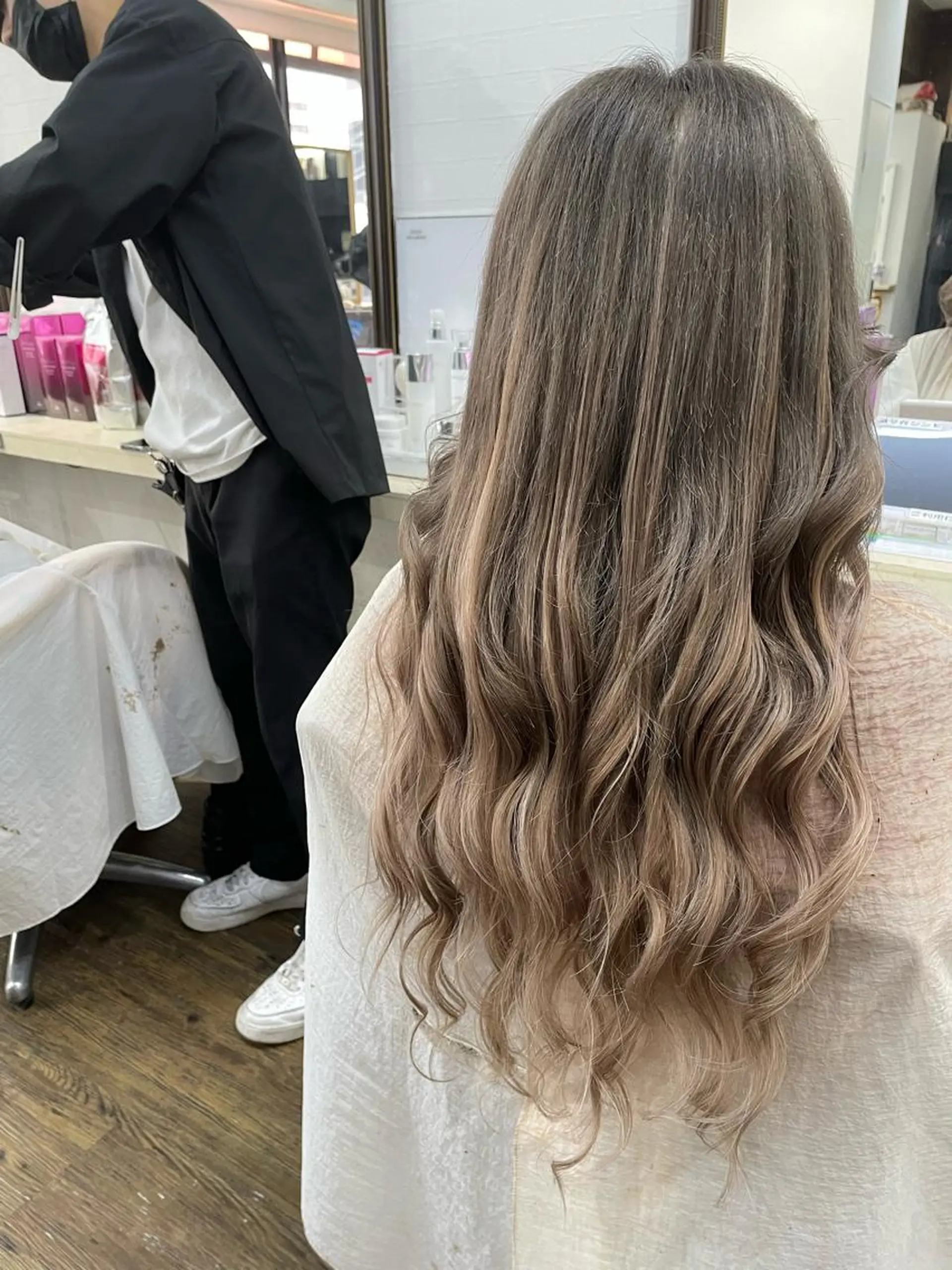 ロング 横浜🦋ハイトーン 🫐シャドウルーツのヘアスタイル