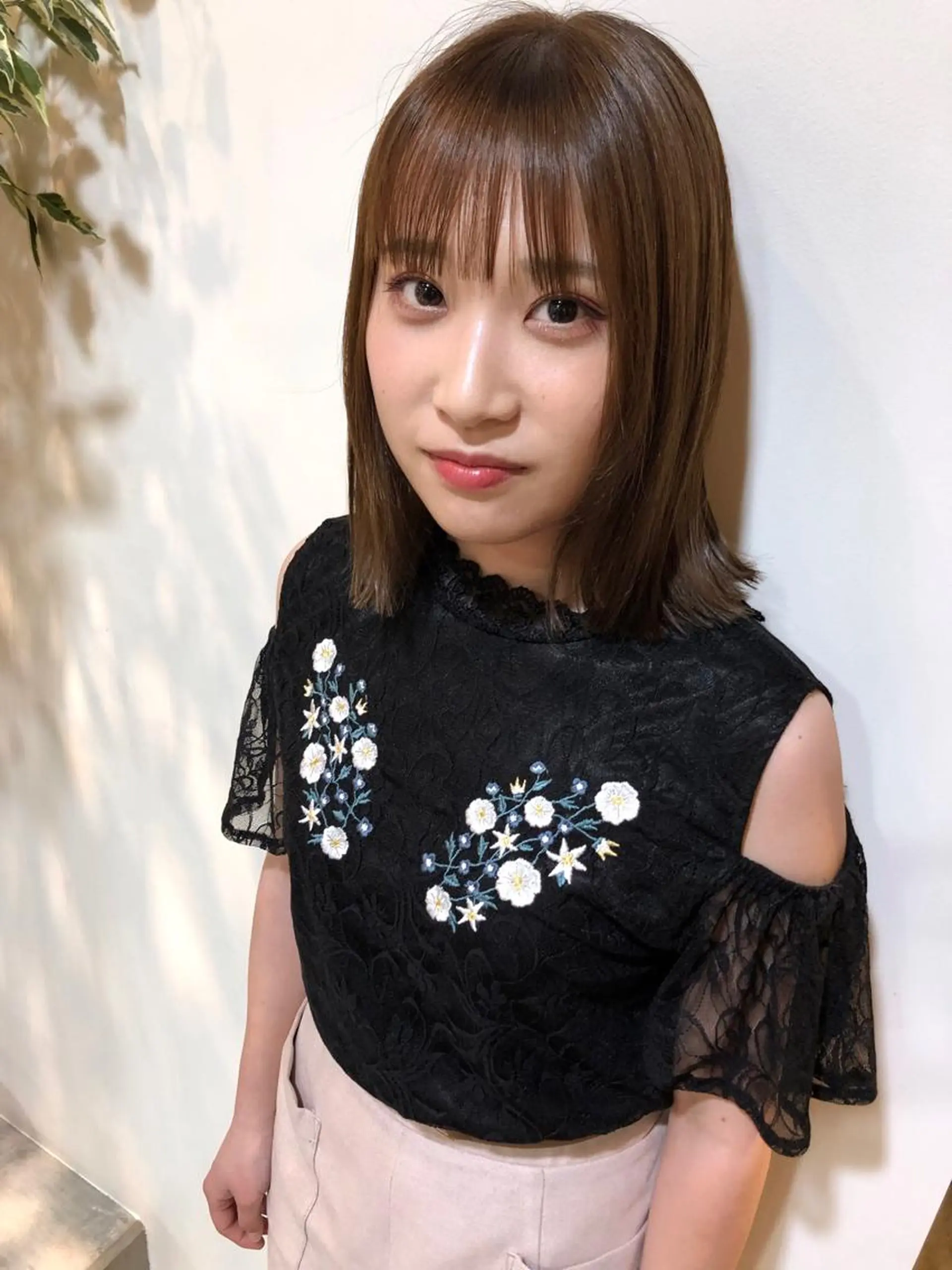 ショート MIOベージュカラー 柔らかいカラーのヘアスタイル