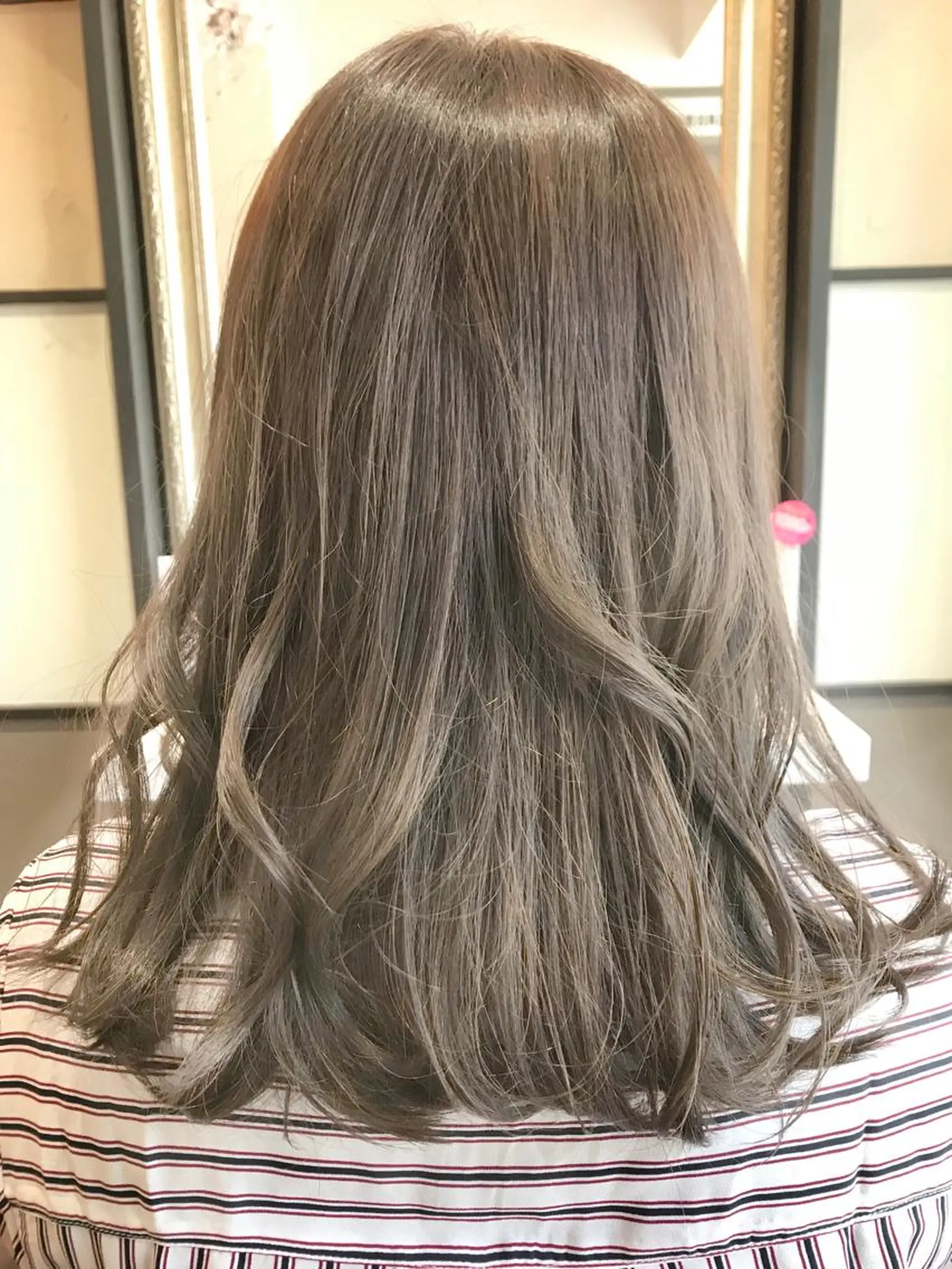 セミロング ヘアカラー トリートメント Avery SHINのヘアスタイル