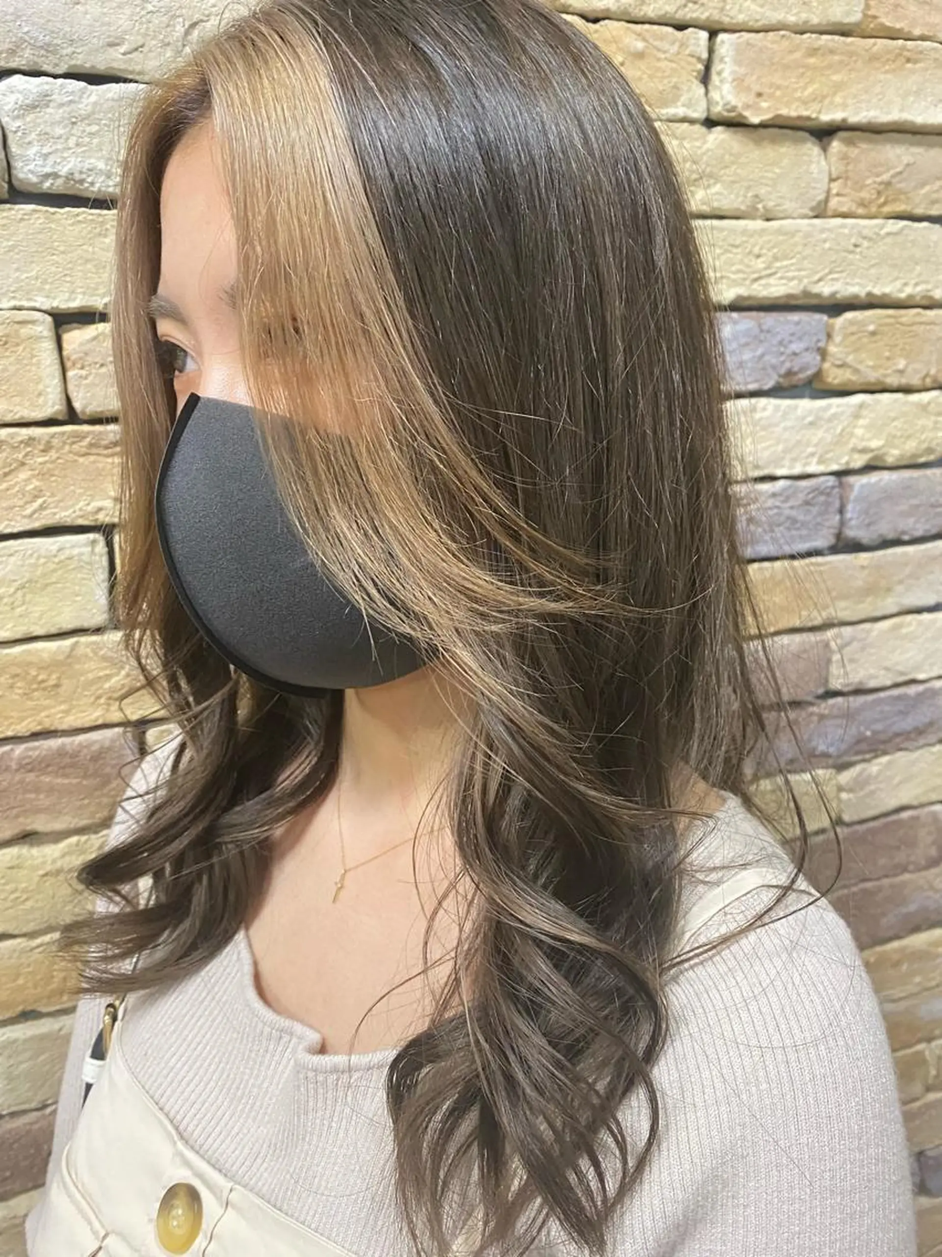 セミロング カラー ミストバング ベージュカラー ブリーチ  フェイスフレーミング ミルクティーベージュ ヘアカラー ミニモお気に入り数 No.1宍戸雄弥のヘアスタイル