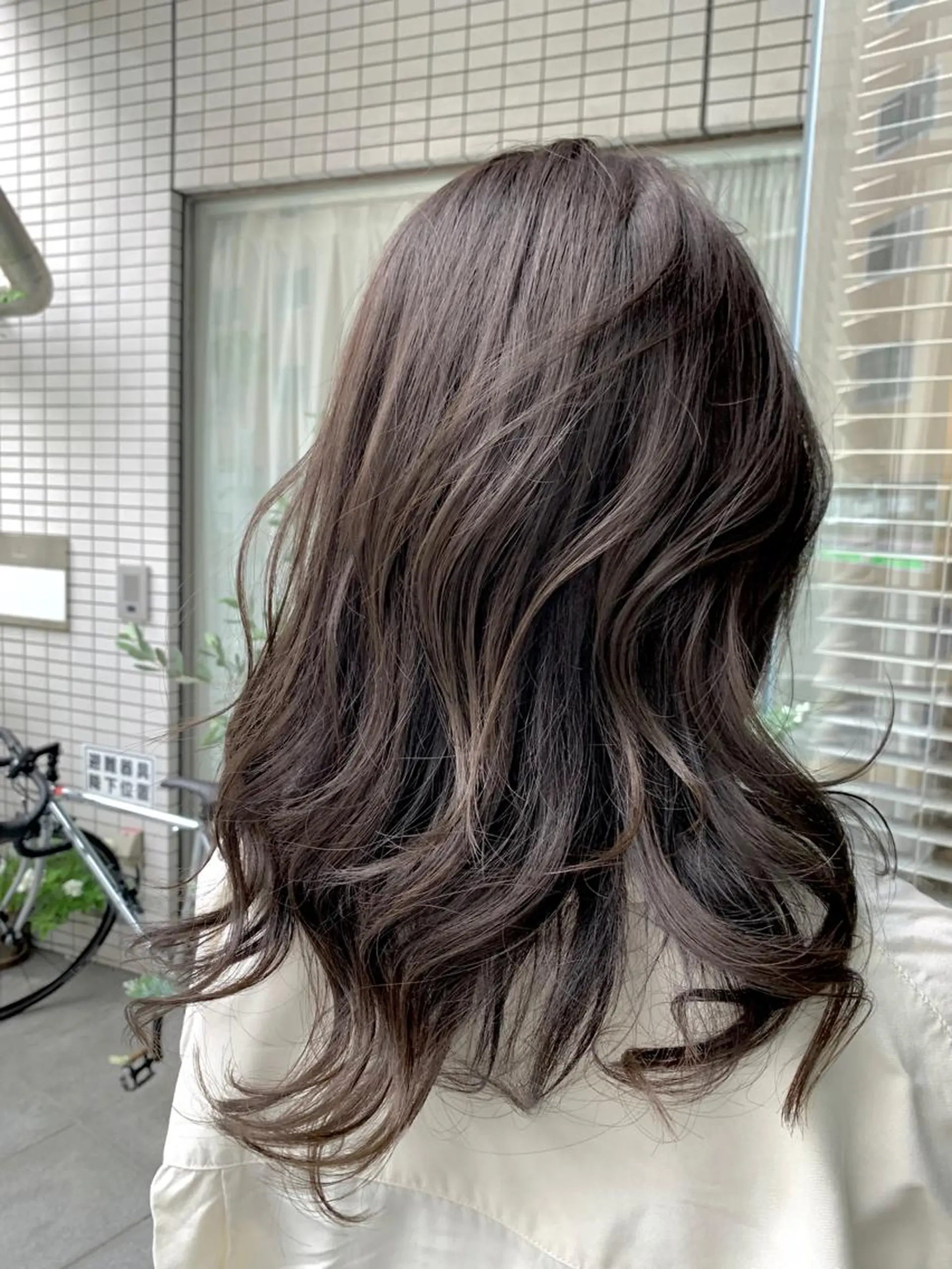セミロング カラー ヘアカラー fio マナミのヘアスタイル