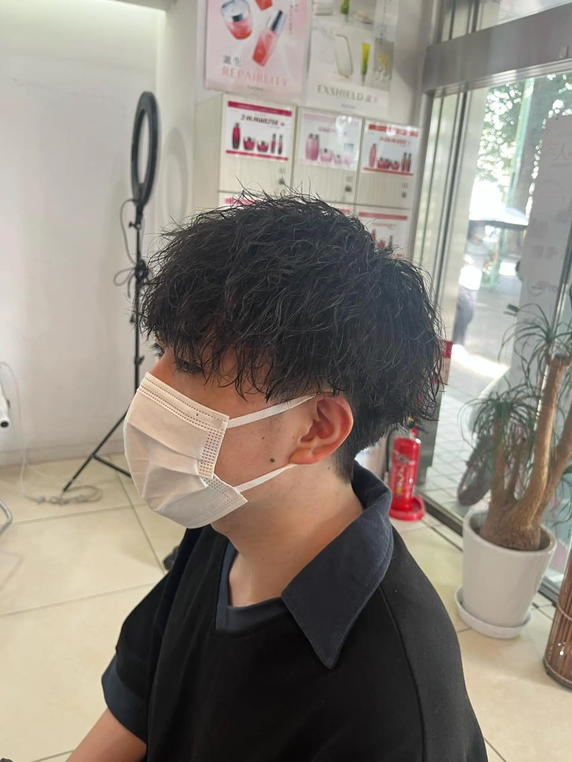 ショート パーマ メンズ メンズパーマ ツイストスパイラルパーマ スパイラルパーマ カット パーマ 韓国メンズヘア/ 毛流れヘア　須田龍世のヘアスタイル