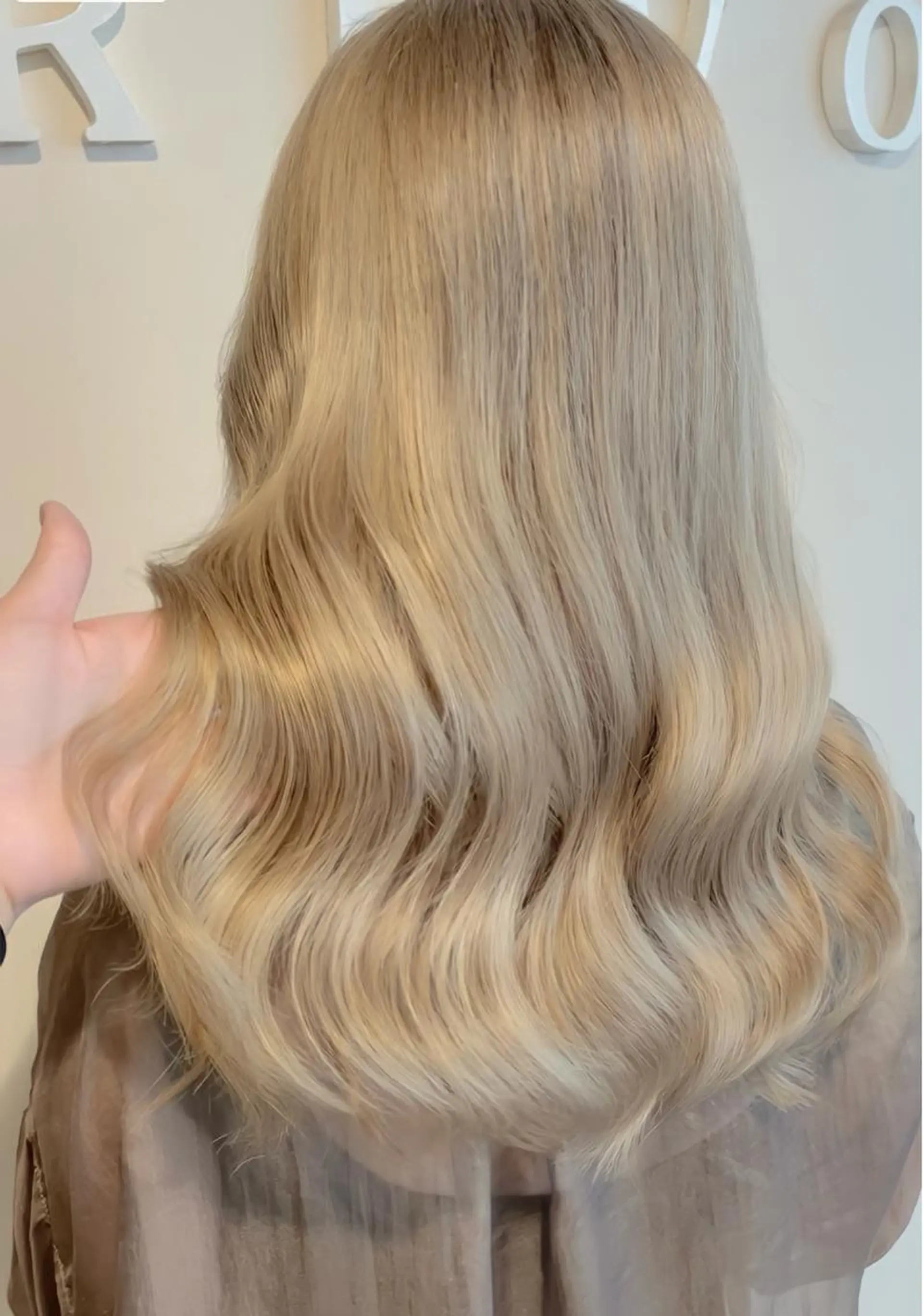 セミロング カラー ブロンド ヘアカラー チヒョ🦋 韓国hair🇰🇷のヘアスタイル