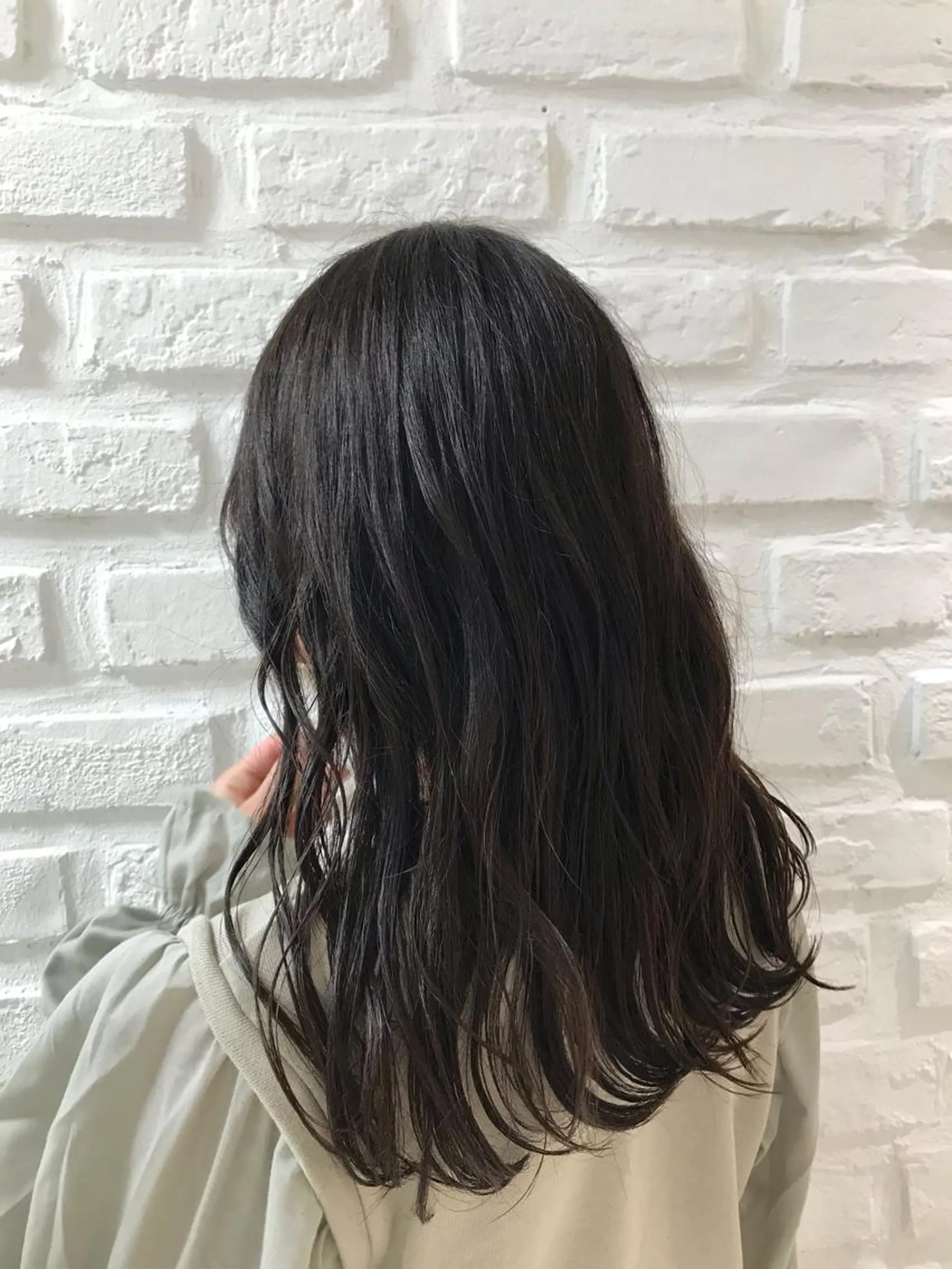 セミロング カラー ベージュカラー イルミナカラー オリーブベージュ カット ヘアカラー 【暖色カラー特化】 中山由梨のヘアスタイル