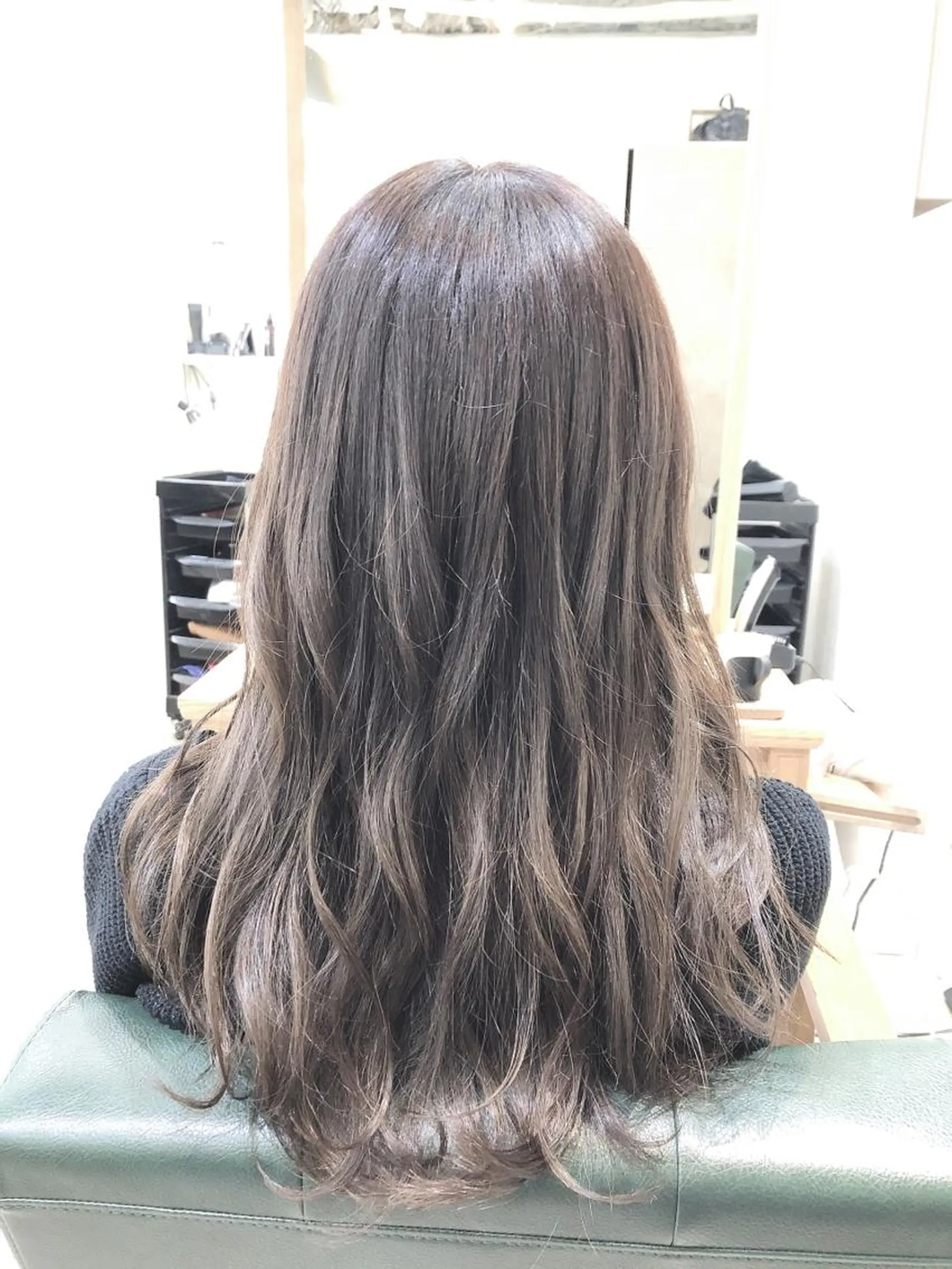 セミロング カラー アッシュ アッシュグレー アッシュグレージュ グレージュ カット ヘアカラー トリートメント 菊池 貢平のヘアスタイル