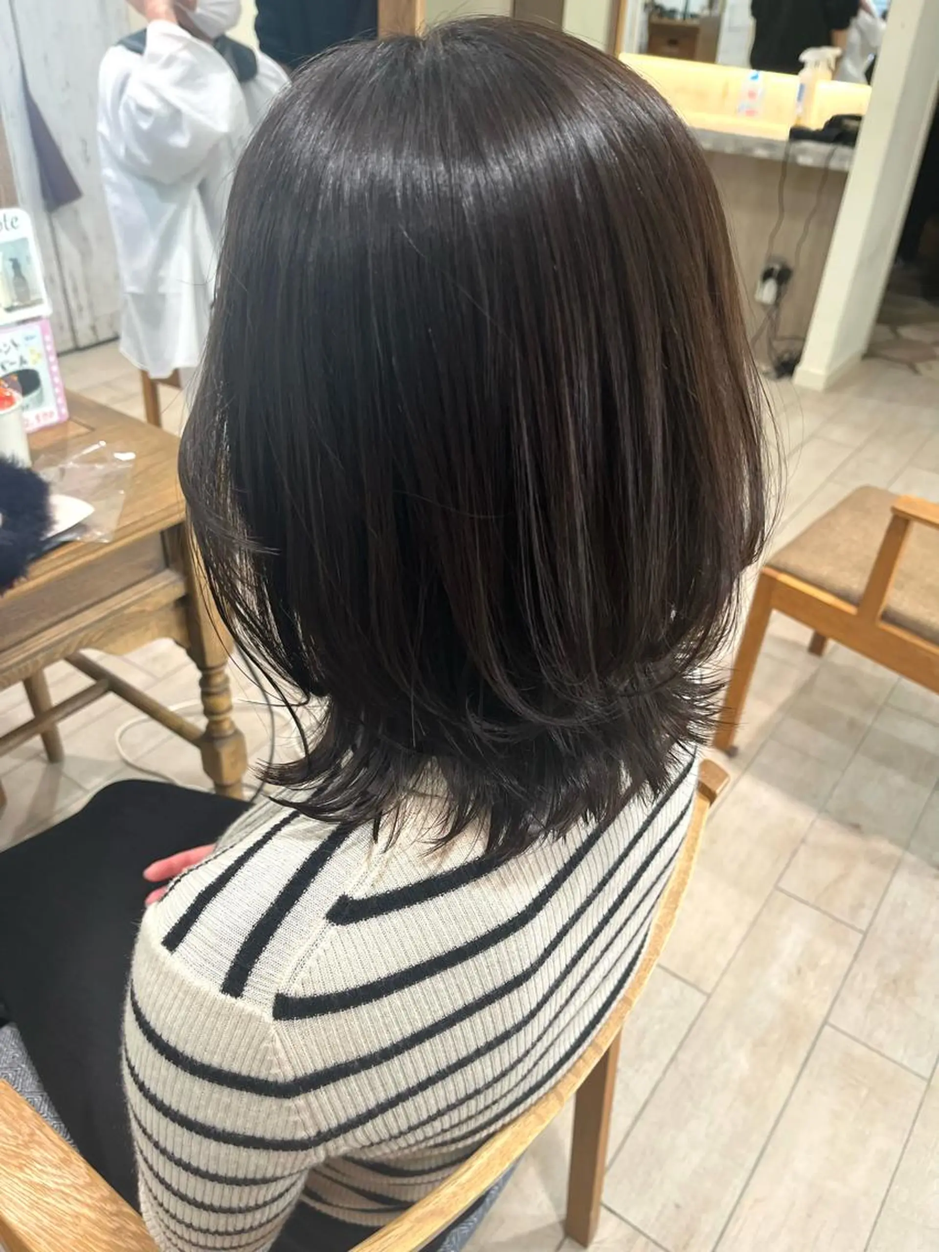 ミディアム カラー グレージュ オレンジ くびれヘア 勝野 優佳のヘアスタイル