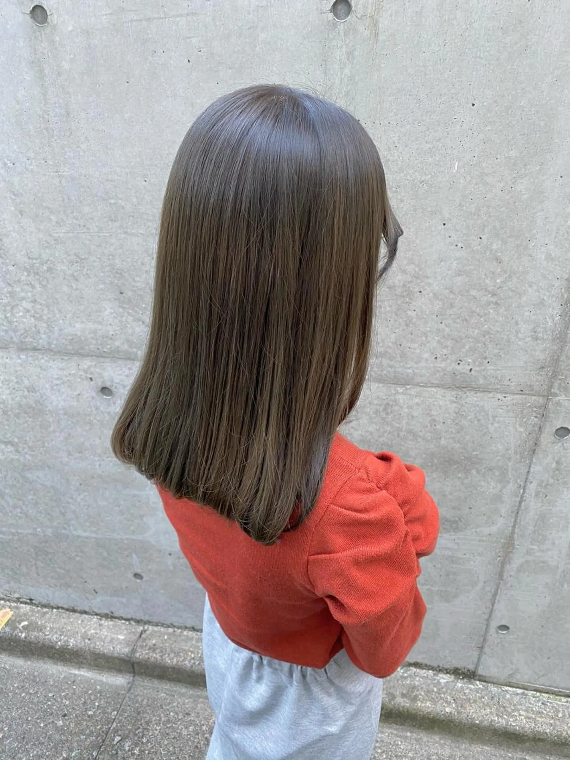 ミディアム カラー ヘアカラー トリートメント 顔周り/ブリーチなし /縮毛矯正🫧伊勢のヘアスタイル