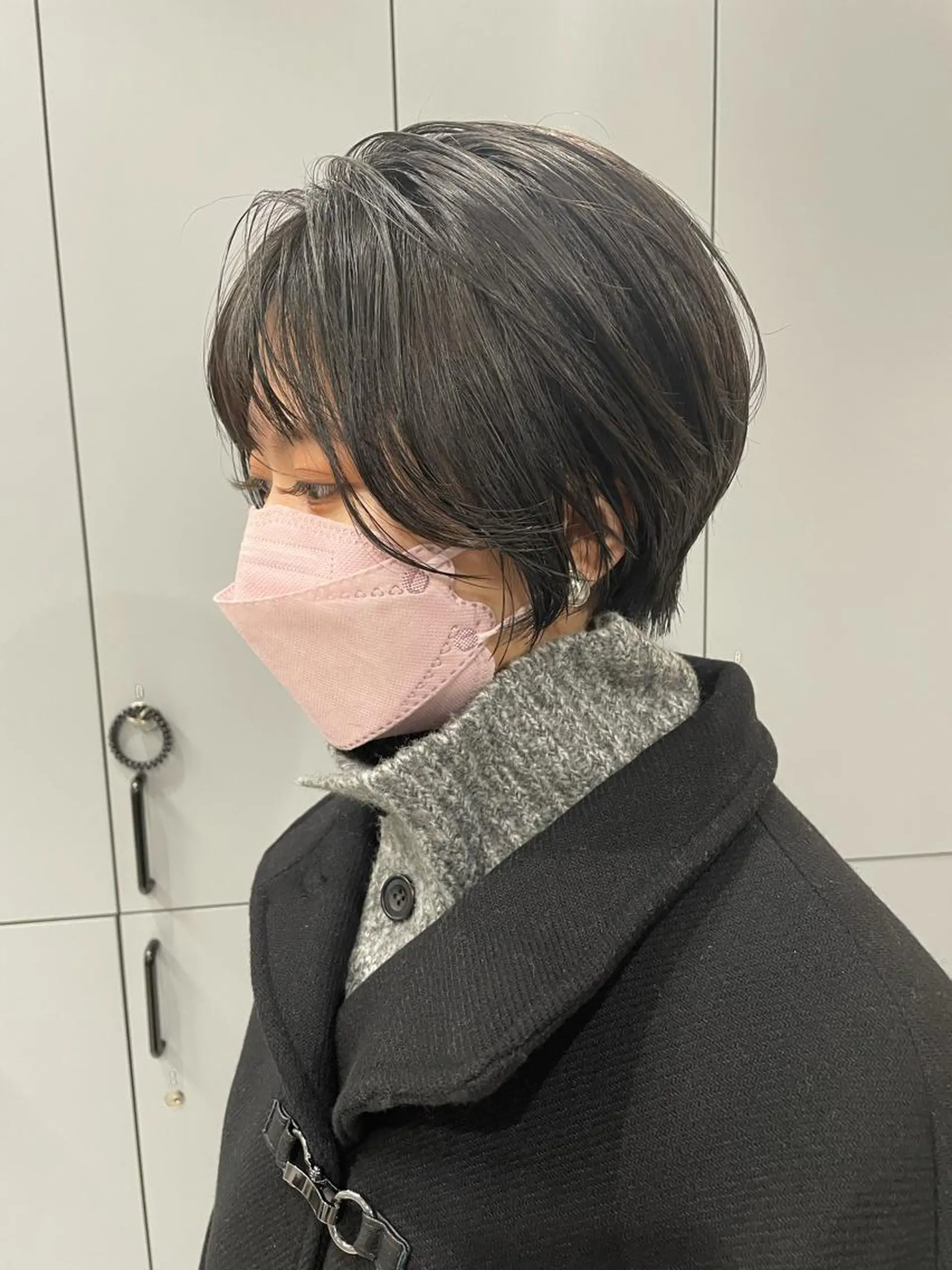 ショート カラー ダークグレー カット ヘアカラー 狩野 羅夢のヘアスタイル