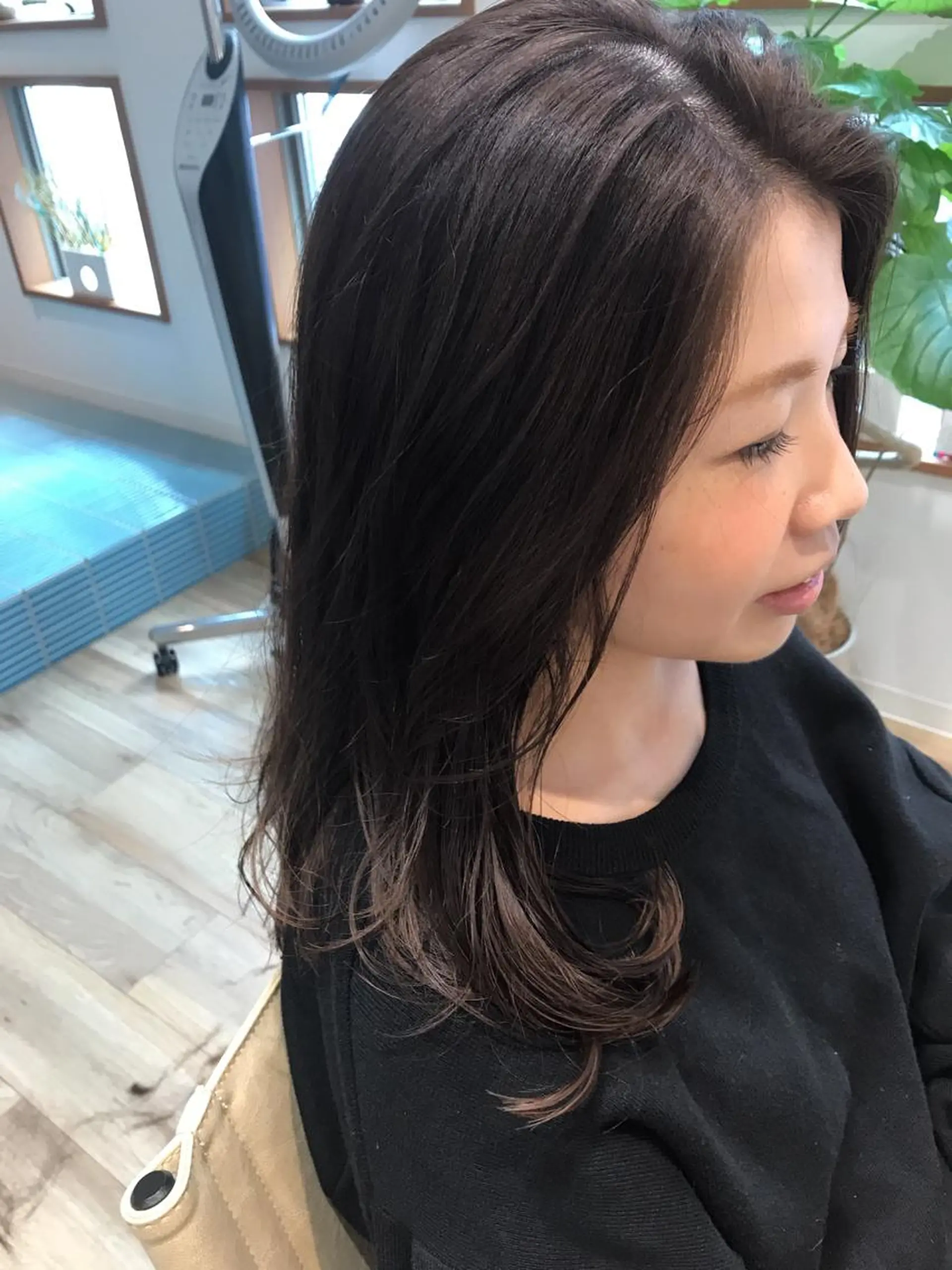 セミロング カラー インナーカラー ヘアカラー 稲荷 友美のヘアスタイル