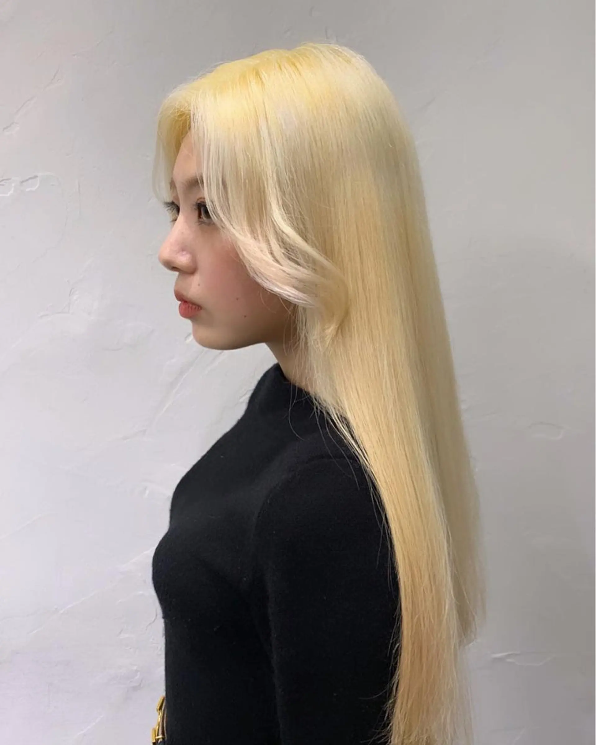 ミディアム カラー ブリーチ 抜きっぱなしブロンド ブロンド 中性ウルフカット ケアブリーチ/ケイトのヘアスタイル