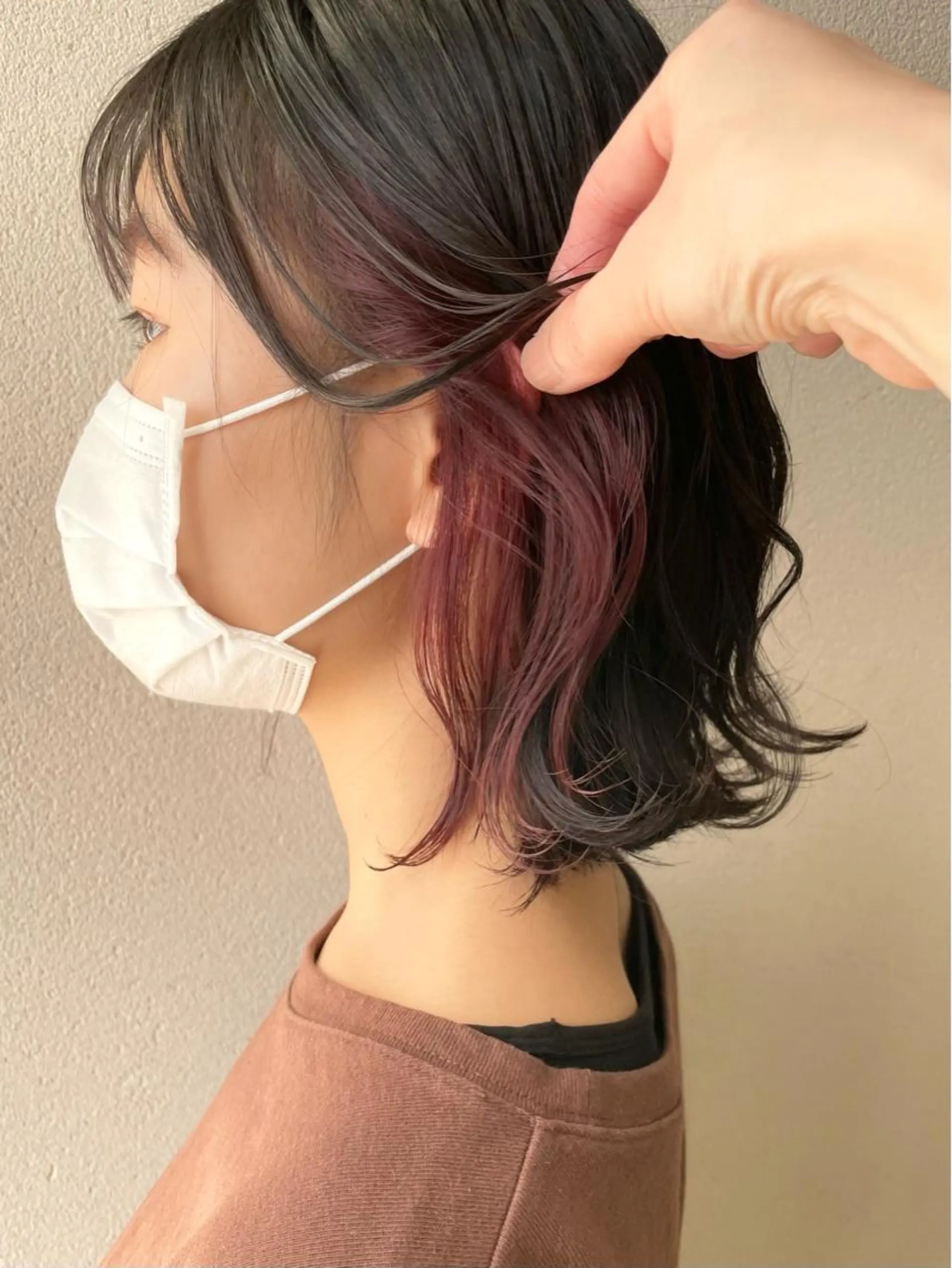 ミディアム カラー ブリーチ イヤリングカラー ピンクカラー バイオレットカラー ヘアカラー トリートメント 沢田 瞳のヘアスタイル