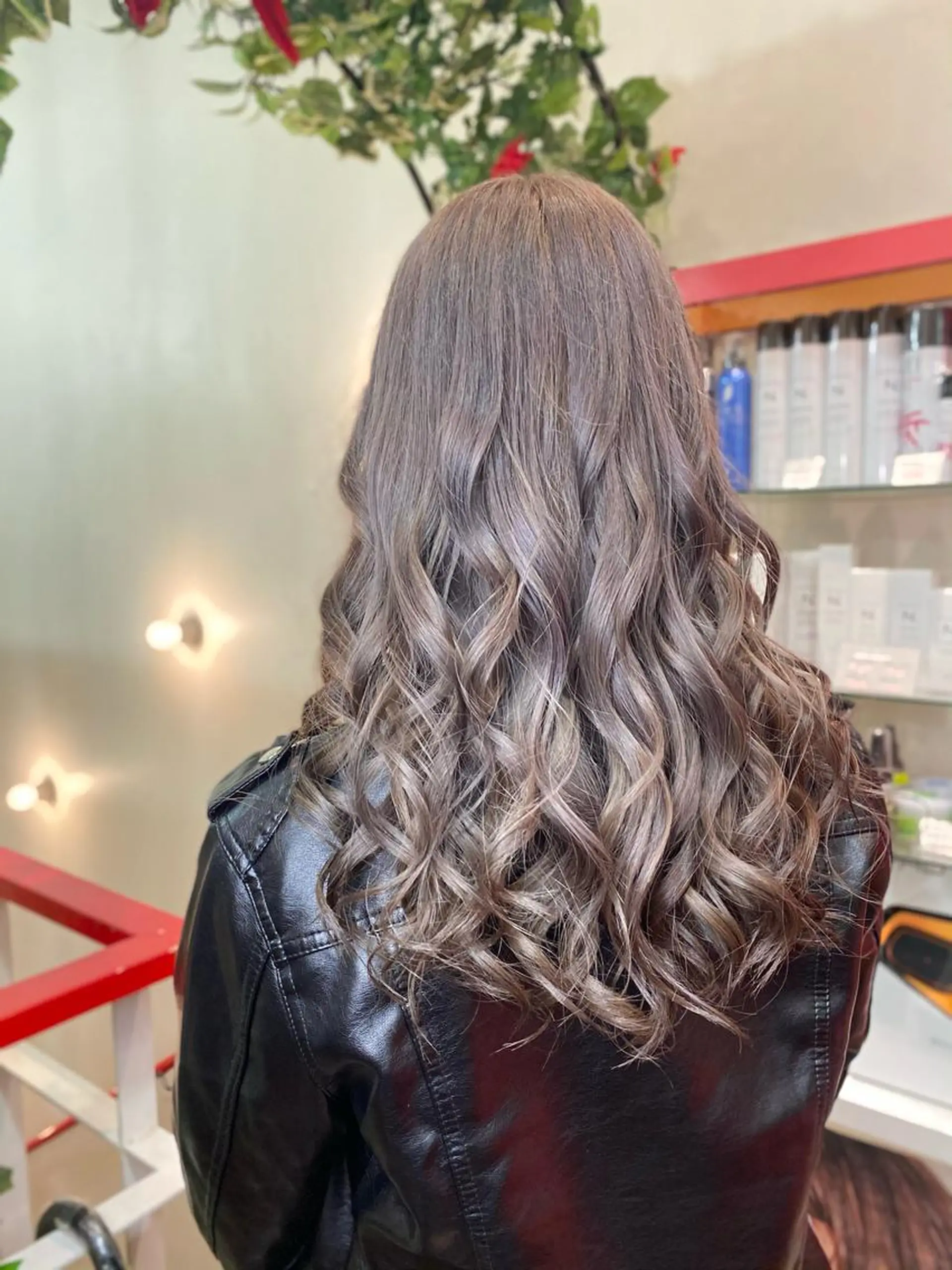 セミロング ヘアカラー ゆぴ☾‪/推しカラー /ハイトーンのヘアスタイル