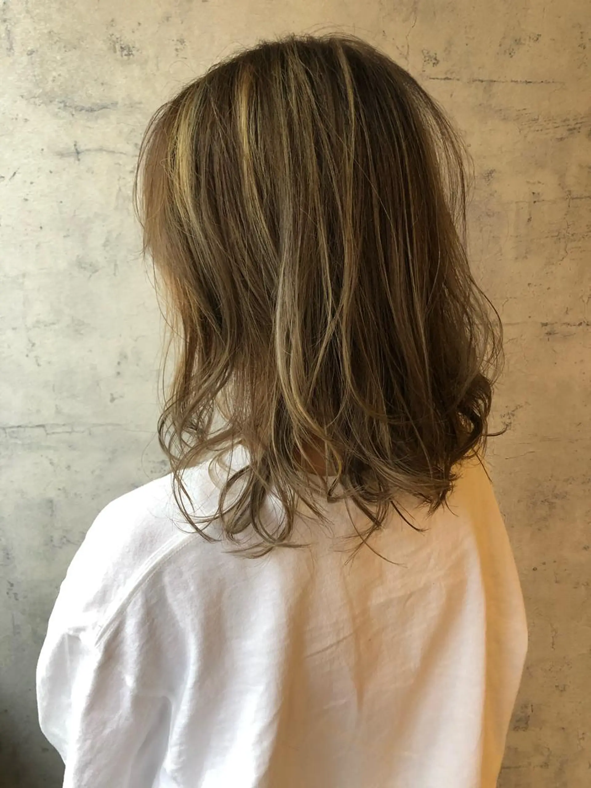 セミロング カラー 平川 友希子のヘアスタイル