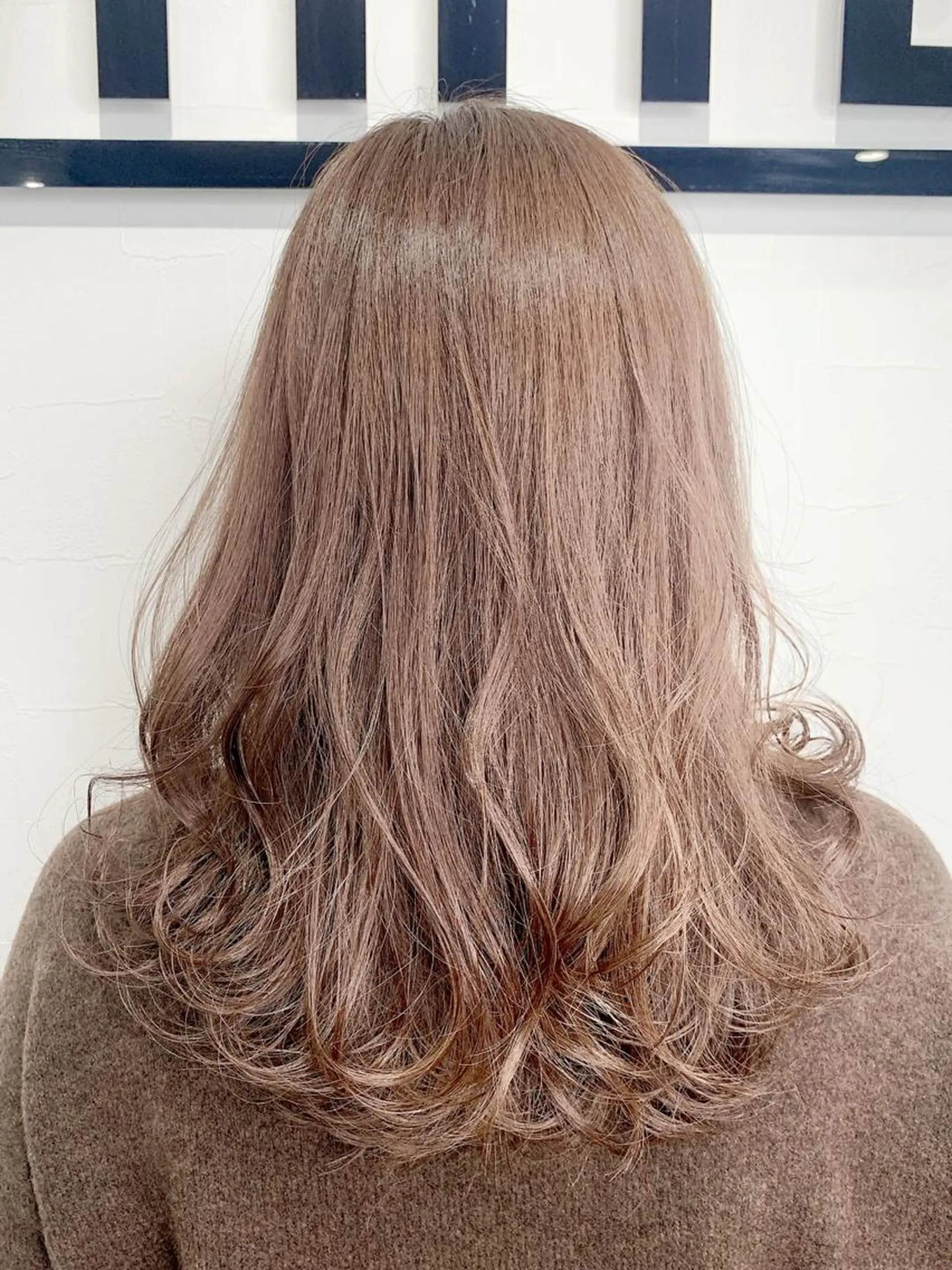 セミロング _WHITE 天神店のヘアスタイル