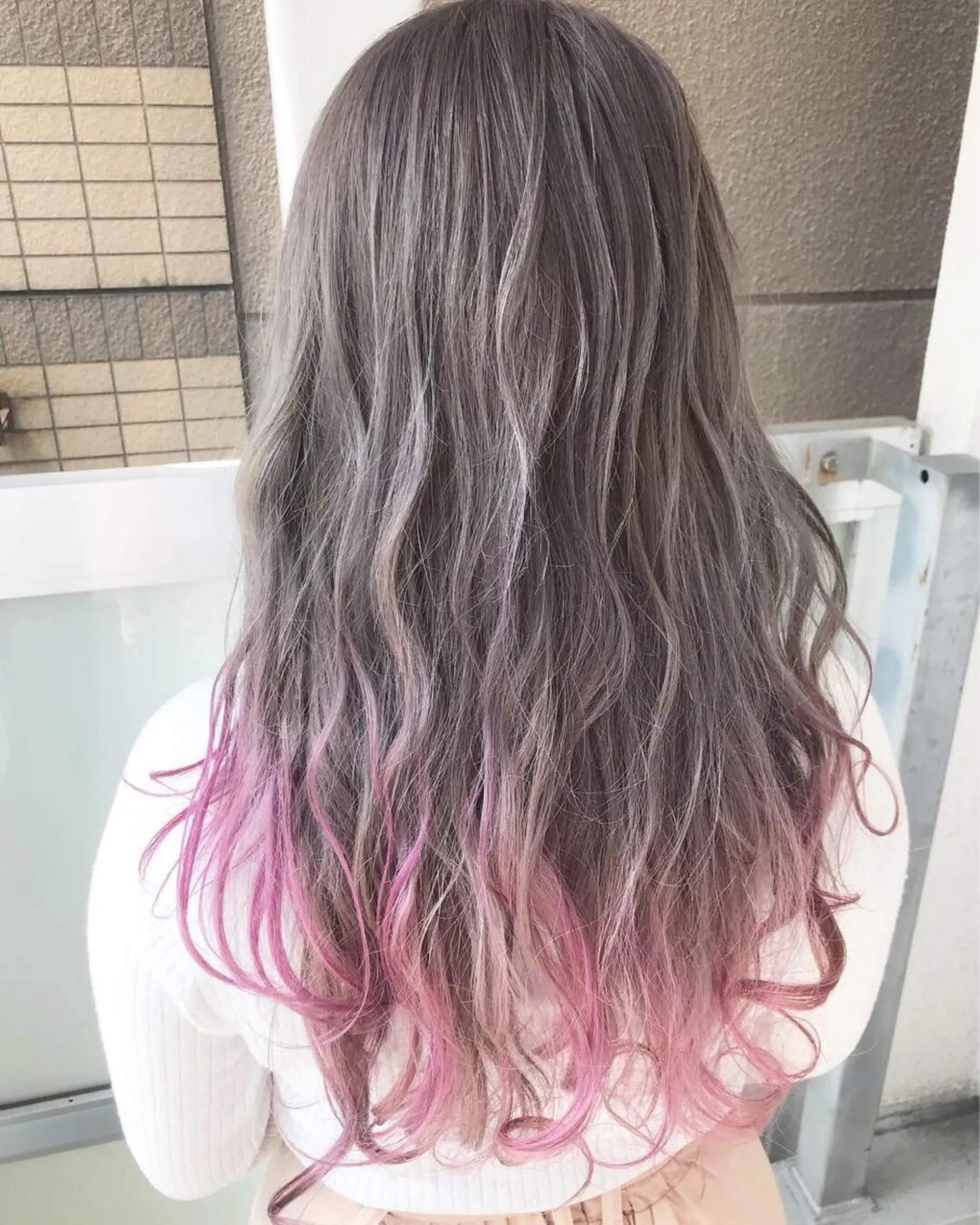 ロング カラー 岩谷/ブリーチ 🪽透明感カラーのヘアスタイル