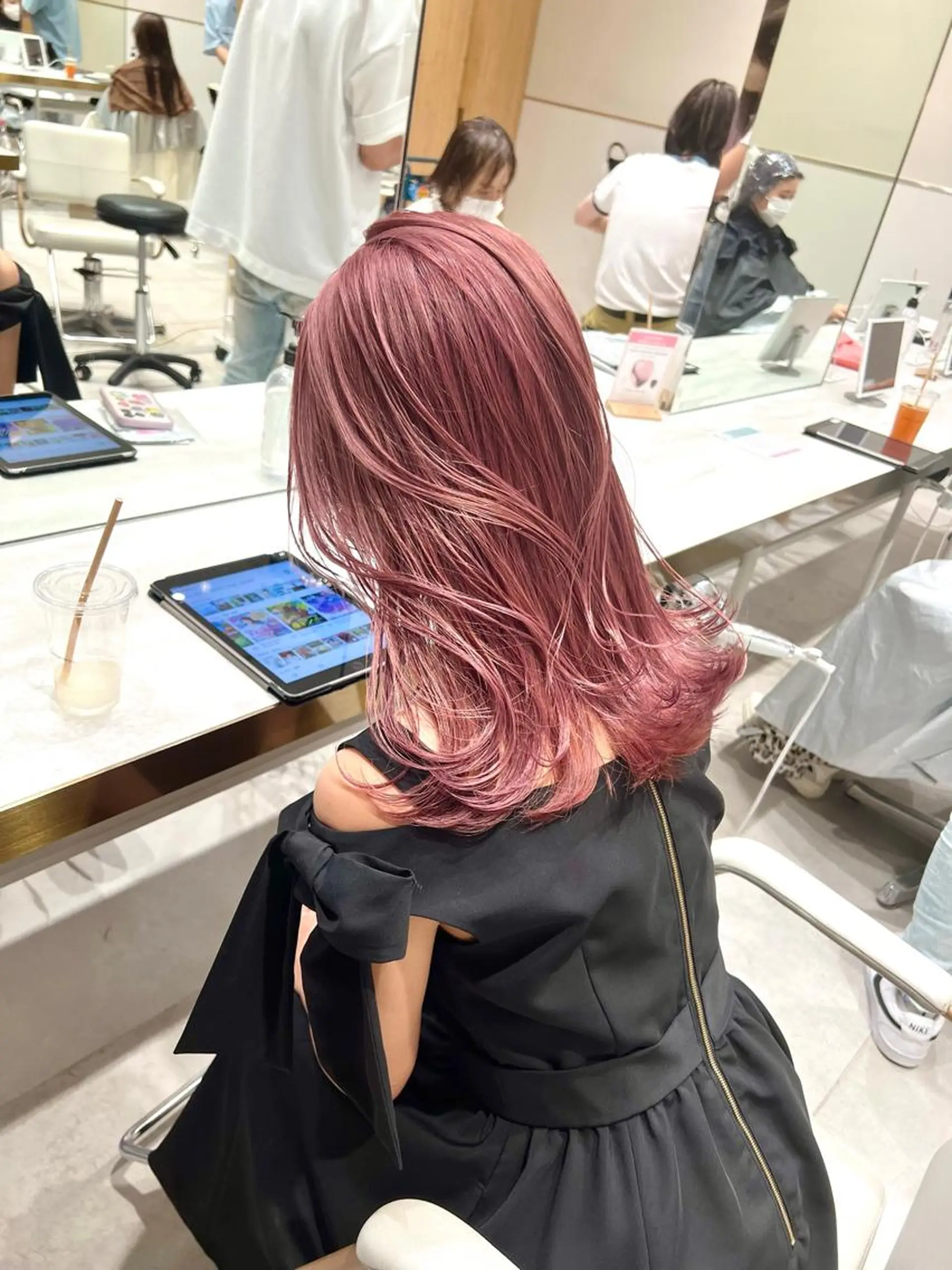 ミディアム カラー ブリーチ ケアブリーチ グレージュ ボブ カット ヘアカラー トリートメント レイヤー専門家 ダブルカラー修のヘアスタイル