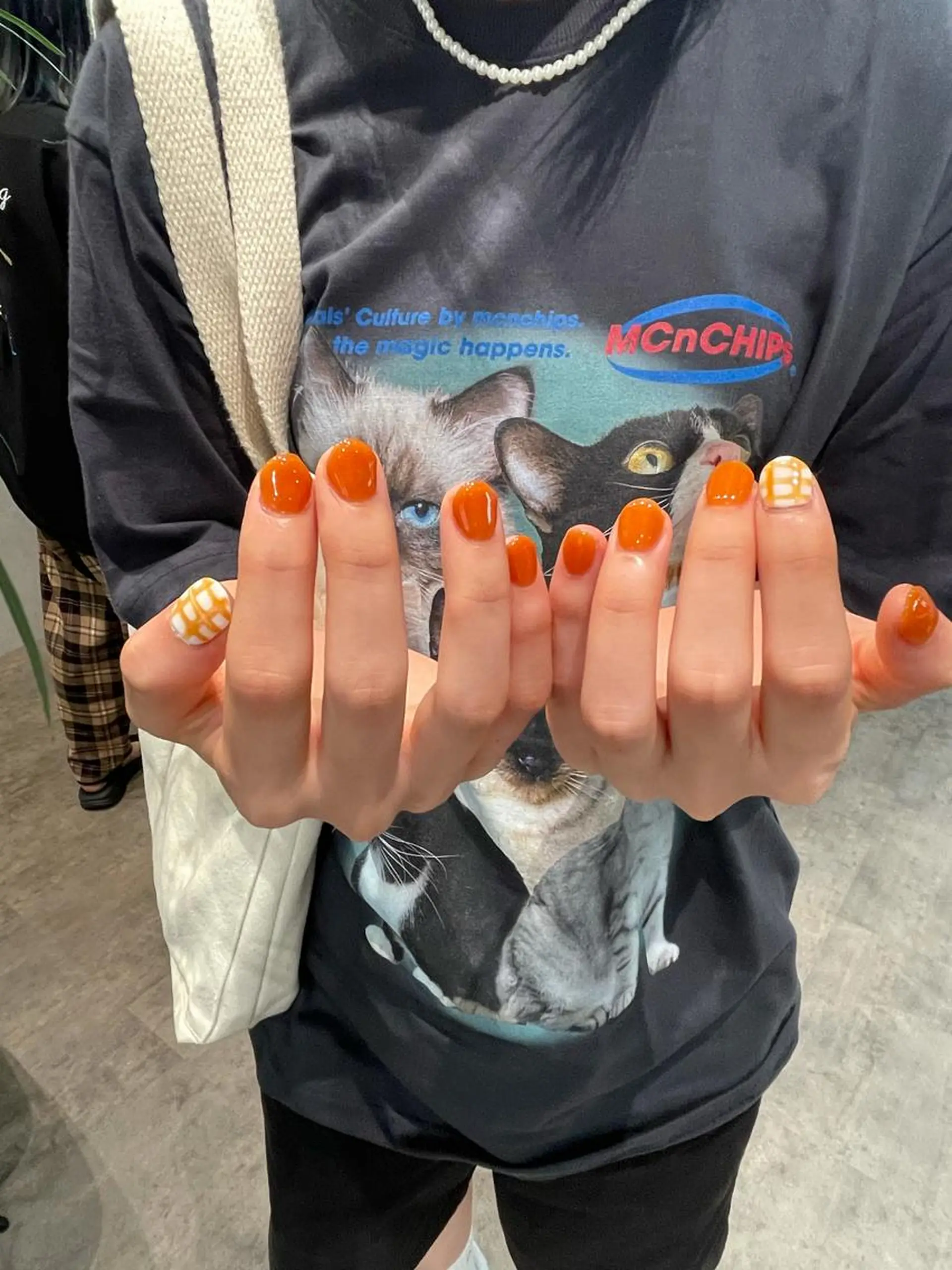 ネイル アートネイル ブラウン オレンジ ハンドネイル ナチュラル透明感🌱 小山美樹子のヘアスタイル