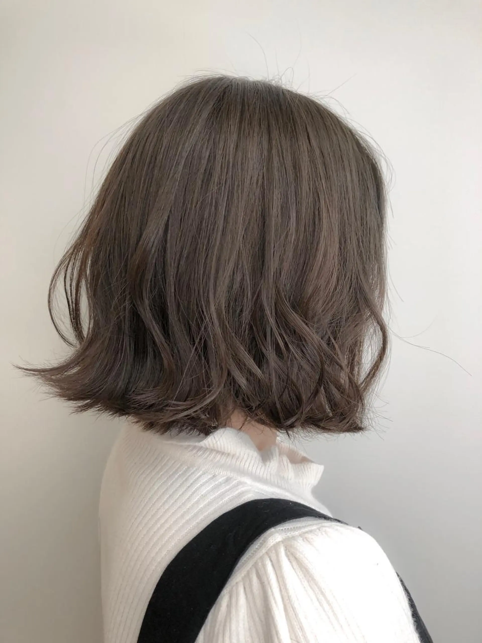 ミディアム カラー アッシュ オリーブアッシュ 【透明感、艶髪】西村 有司のヘアスタイル