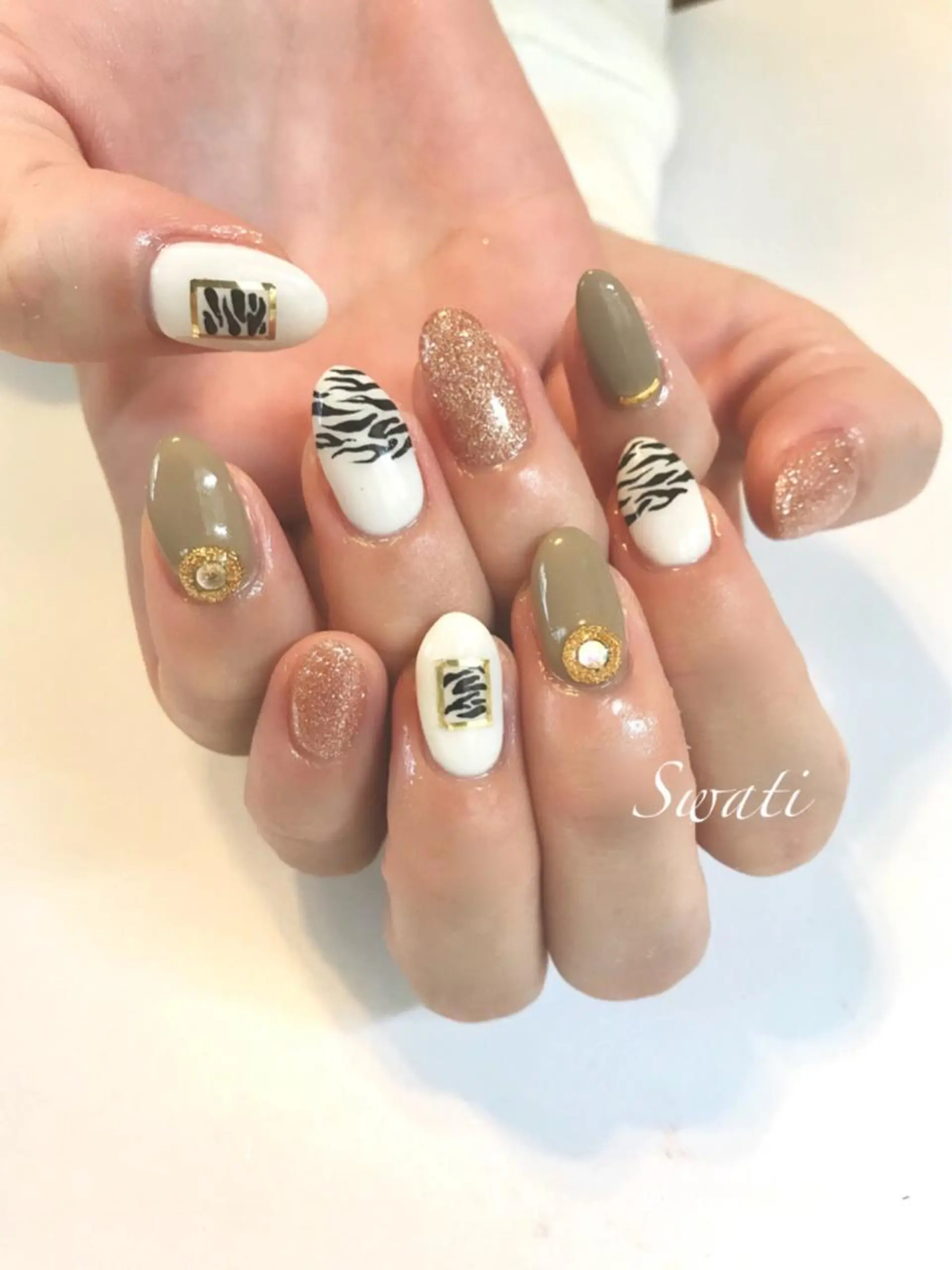 ネイル アニマル柄 アートネイル ラメ(グリッター) オフィスネイル シンプルネイル yuko (ネイリスト)のネイルデザイン