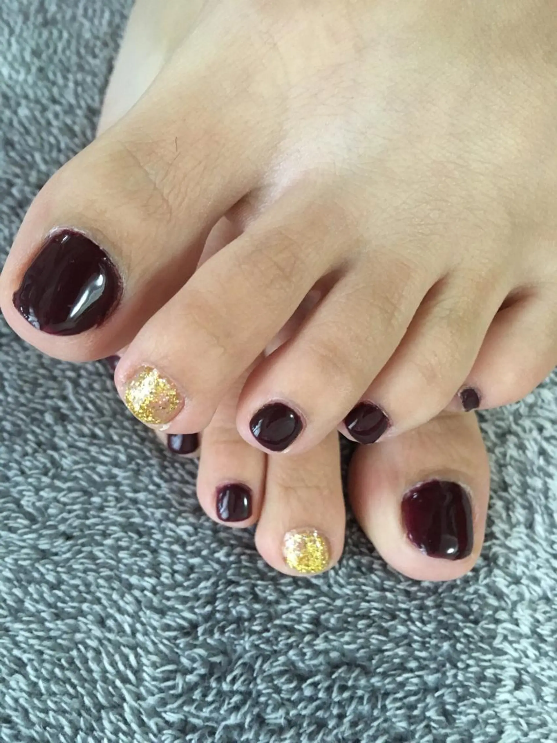 ネイル ボルドー フットネイル ジェルネイル フットネイル 🌈KANÅKO 🌈のネイルデザイン