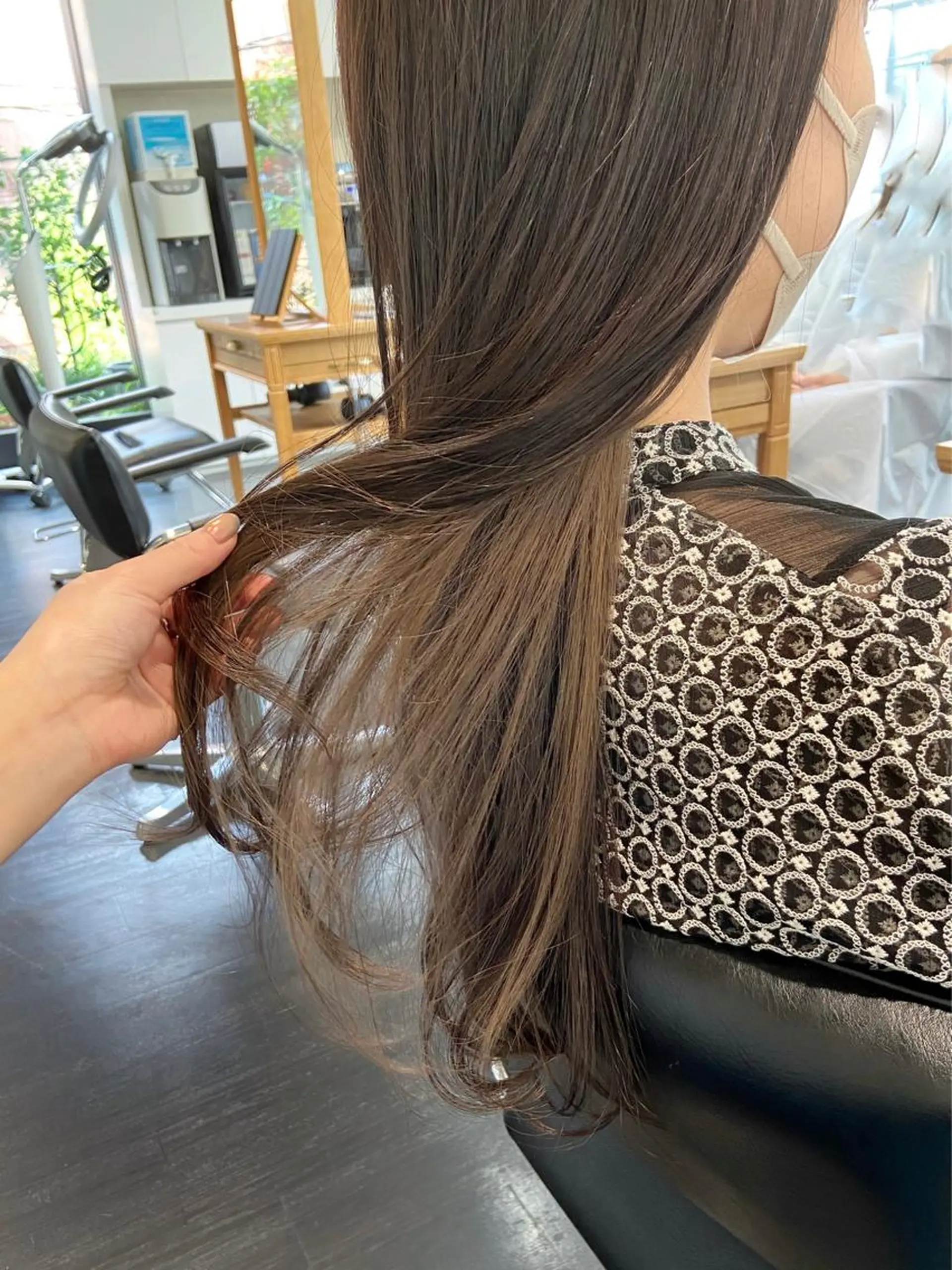 ロング カラー shiori ﾍﾞｰｼﾞｭｶﾗｰのヘアスタイル