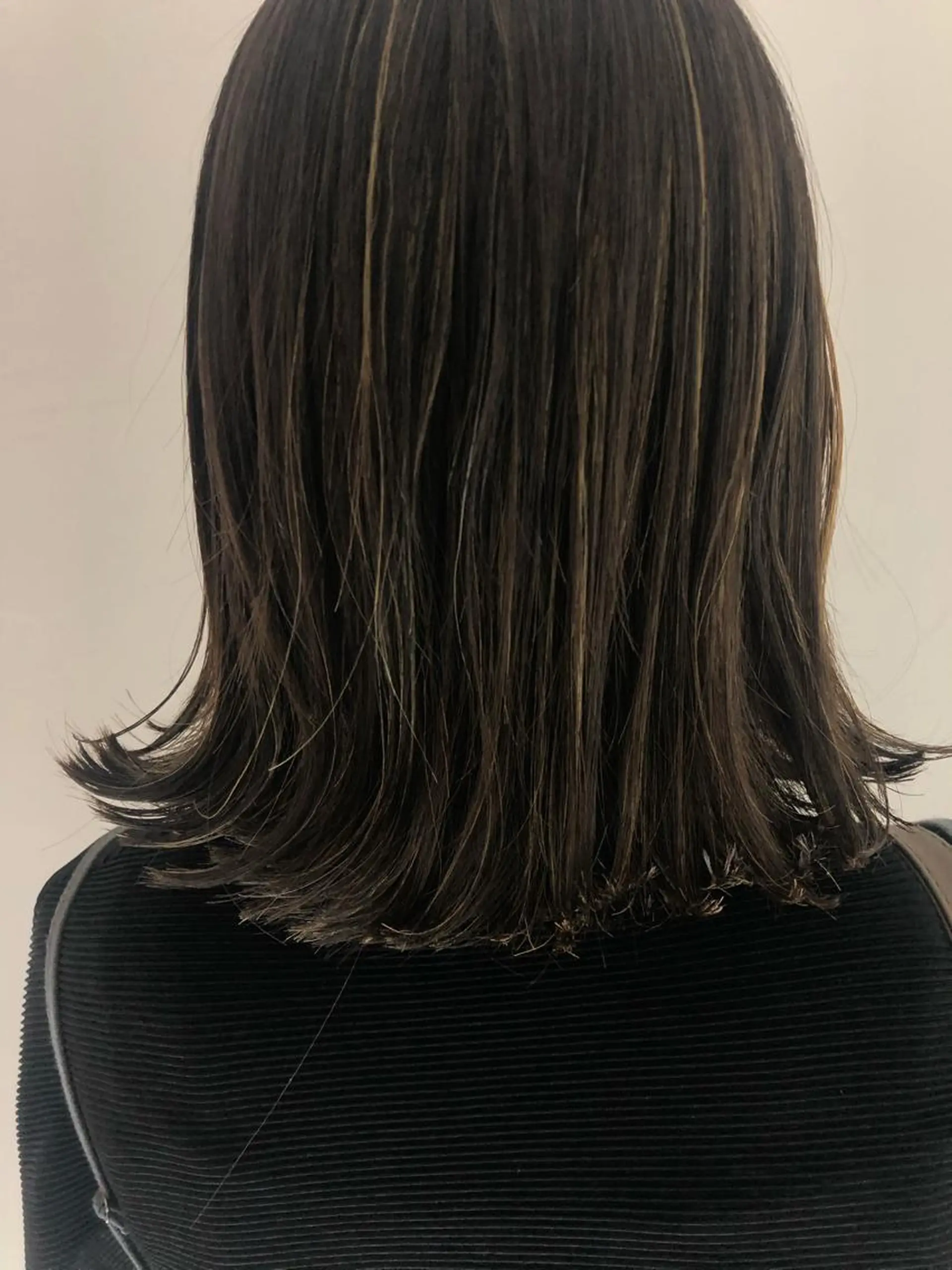 セミロング ハイライト ヘアカラー トリートメント 松佐 ゆかりのヘアスタイル