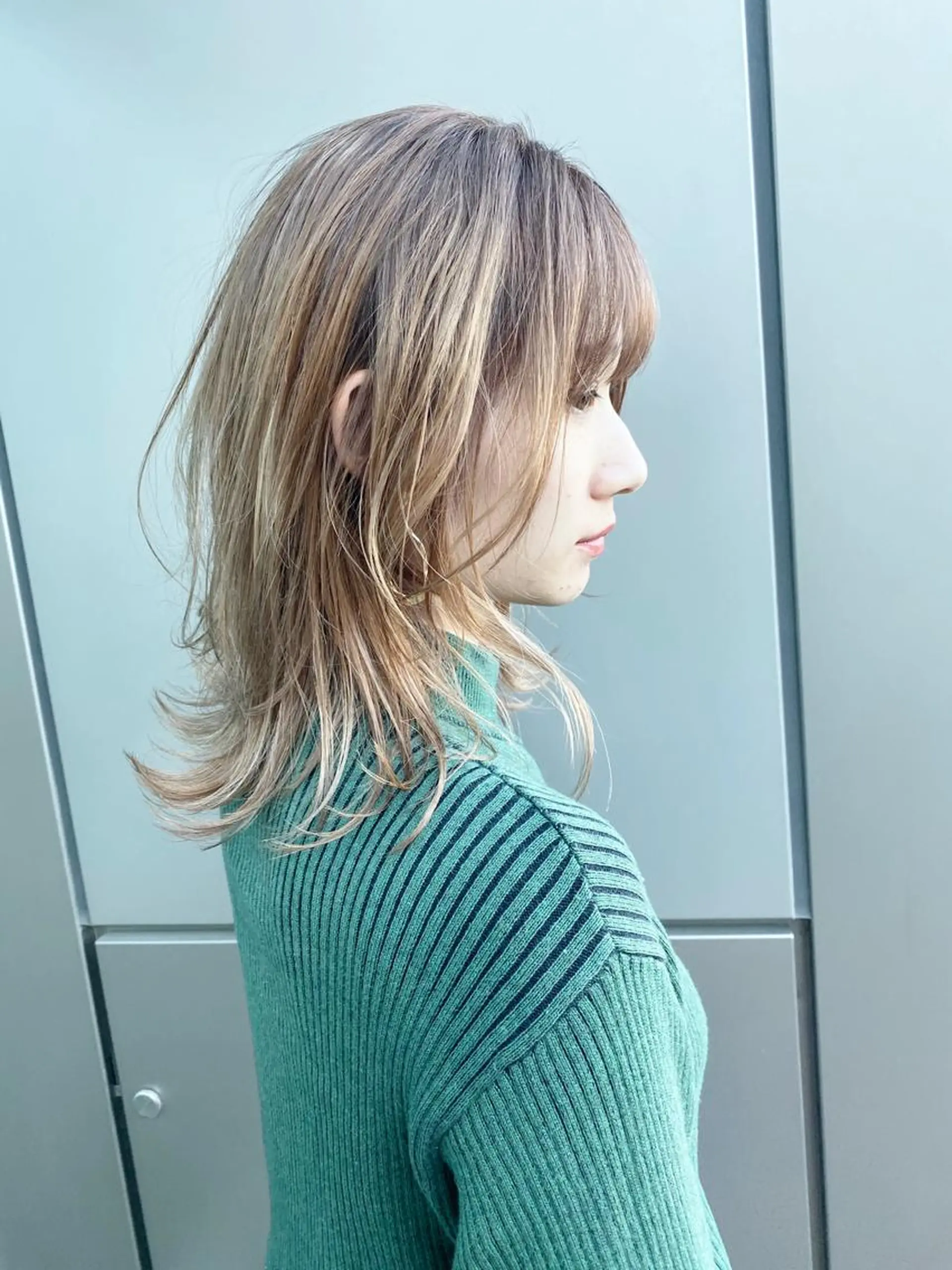 ミディアム カラー ベージュカラー ハイトーンカラー ハイトーンベージュ くびれヘア 苅北 泰輔のヘアスタイル