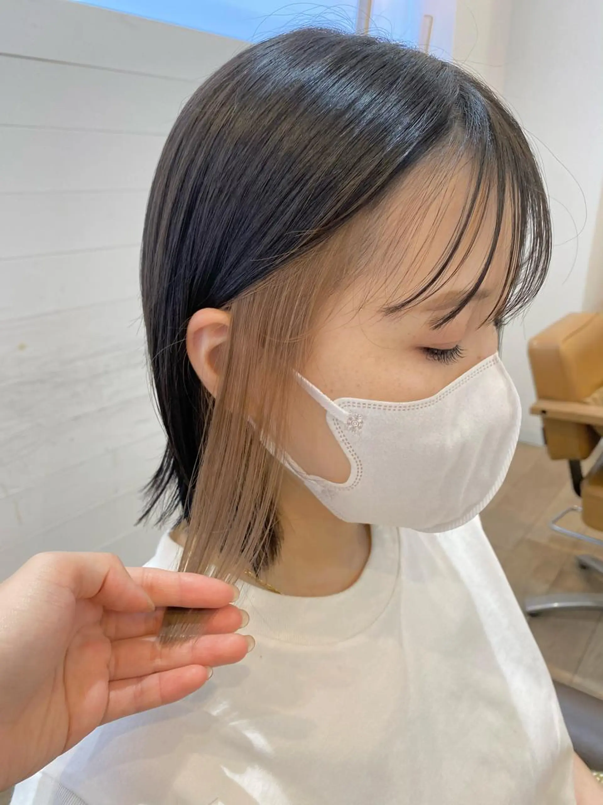 ショート カラー ベージュカラー インナーカラー ミルクティーベージュ ボブ sol Amiのヘアスタイル